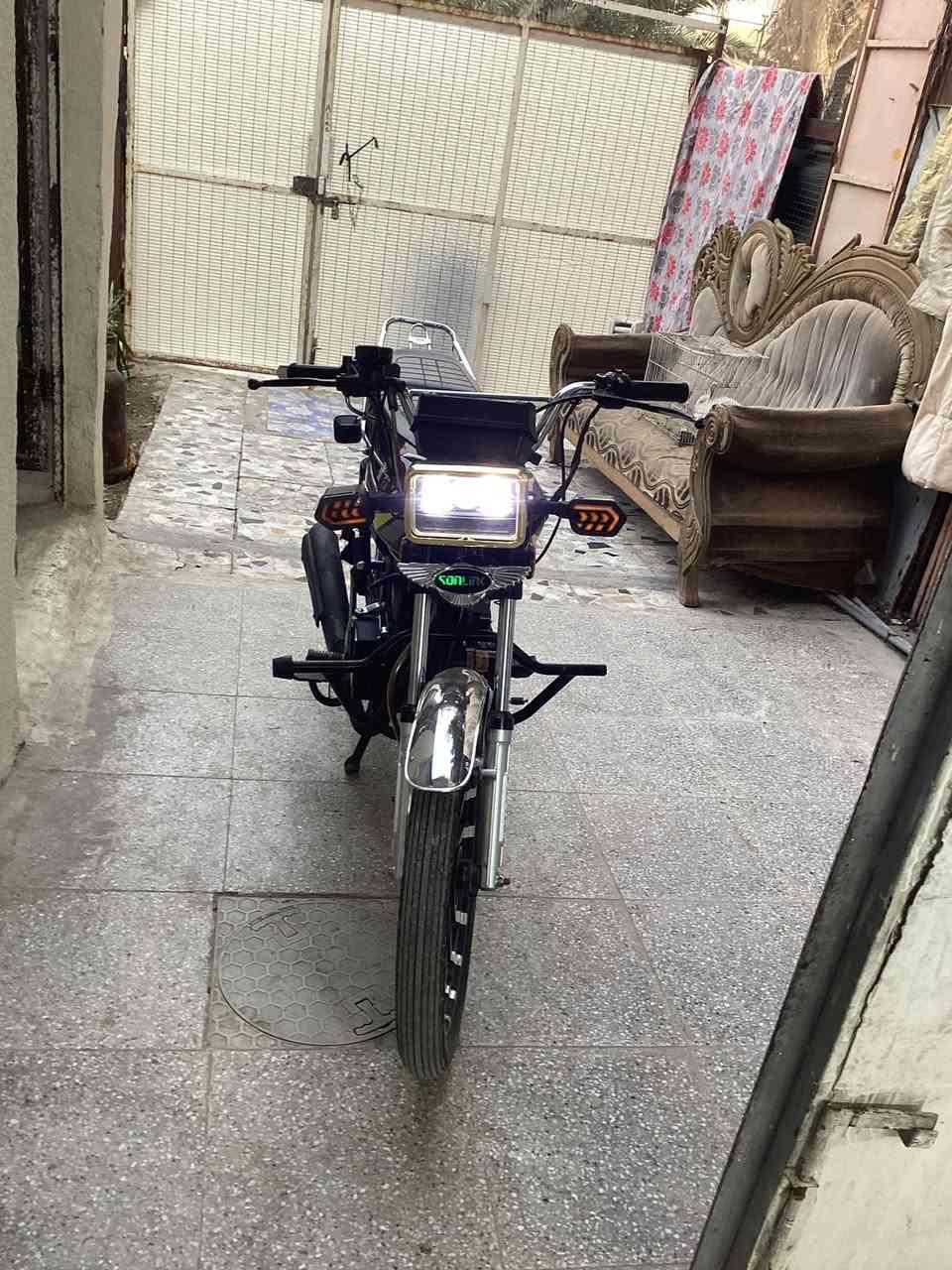 دراجه سونك نضيفه مابيها اي نقص مكينه ناعمه صوتها ناعم  ودراجه خير من الله اوراقها كامله 2024 مكاني بغداد الشعله الرقم *********** سعرها 650
