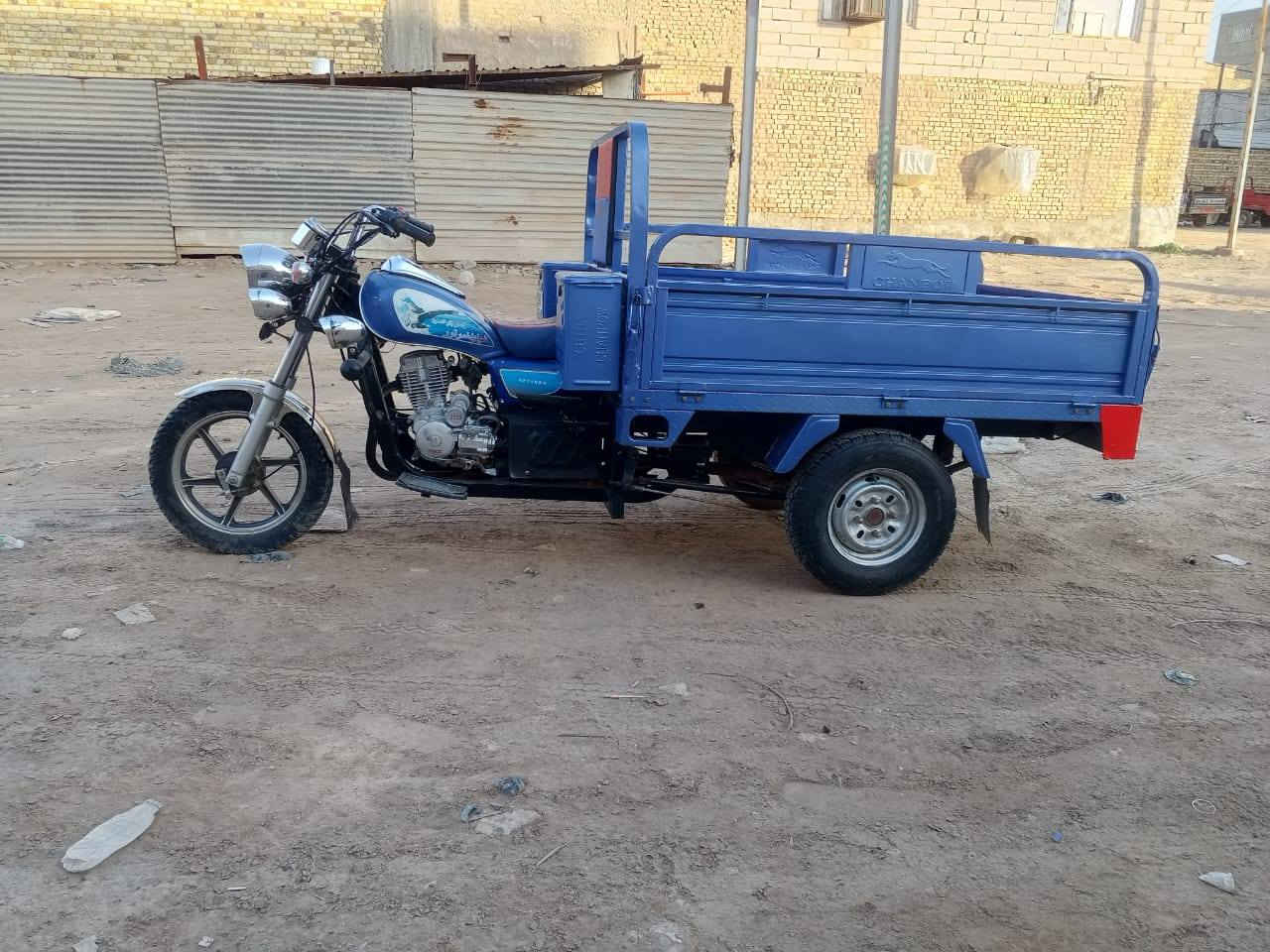 سلام عليكم البيع مديل 2023رقم ابيض وسنويه مدور شوكت ما يعجبك ركبه وشاصي مكفول من لحيم والخياس شرط الفحص مكينه برغي ما مفتوح بيهه شرط مكاني بلدوانيه سعر مليونين 250
***********
