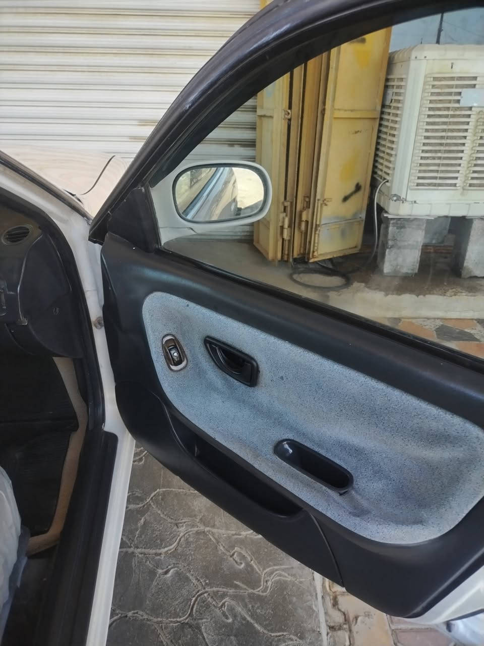 سلام عليكم البيع سياره سوناتا٢ نظيفه كير عادي مصبغه جماله تبريد شغال مكانه هيت سعره ٤٧ وبيه مجال ***********
