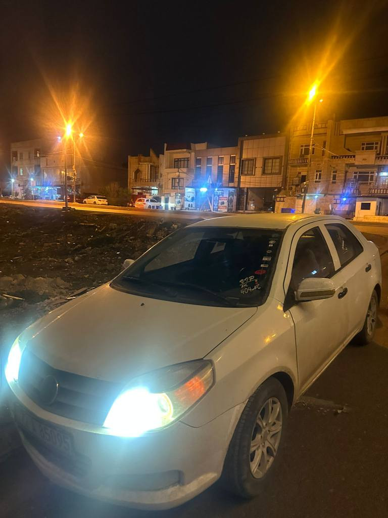 Gelly MK  2013
بەس 3   پارچەی هەیە بێ ناوو گرتن پێشوو پشتی کەپسە تەقەوو رەقەی بە شەرتە مەکینە و گیروو مەکینەی بە شەرتە  تەبرید ساردیوو گەرمی بە شەرتە 390 هەزار خرامەی لەسەرە پاش ماعملای دەی دەیدەنەوە 4 تای نوێی لەسەرە لۆک  
نرخی 40 وەرەقەوو مەجالەکیشی تێدایە
بەس تخوا ئەگەر سەرت نایشی پەرۆی لێ مەدە 
رەقەم *********** کۆڕەک وو وەتسئاپ أربيل, العراق
