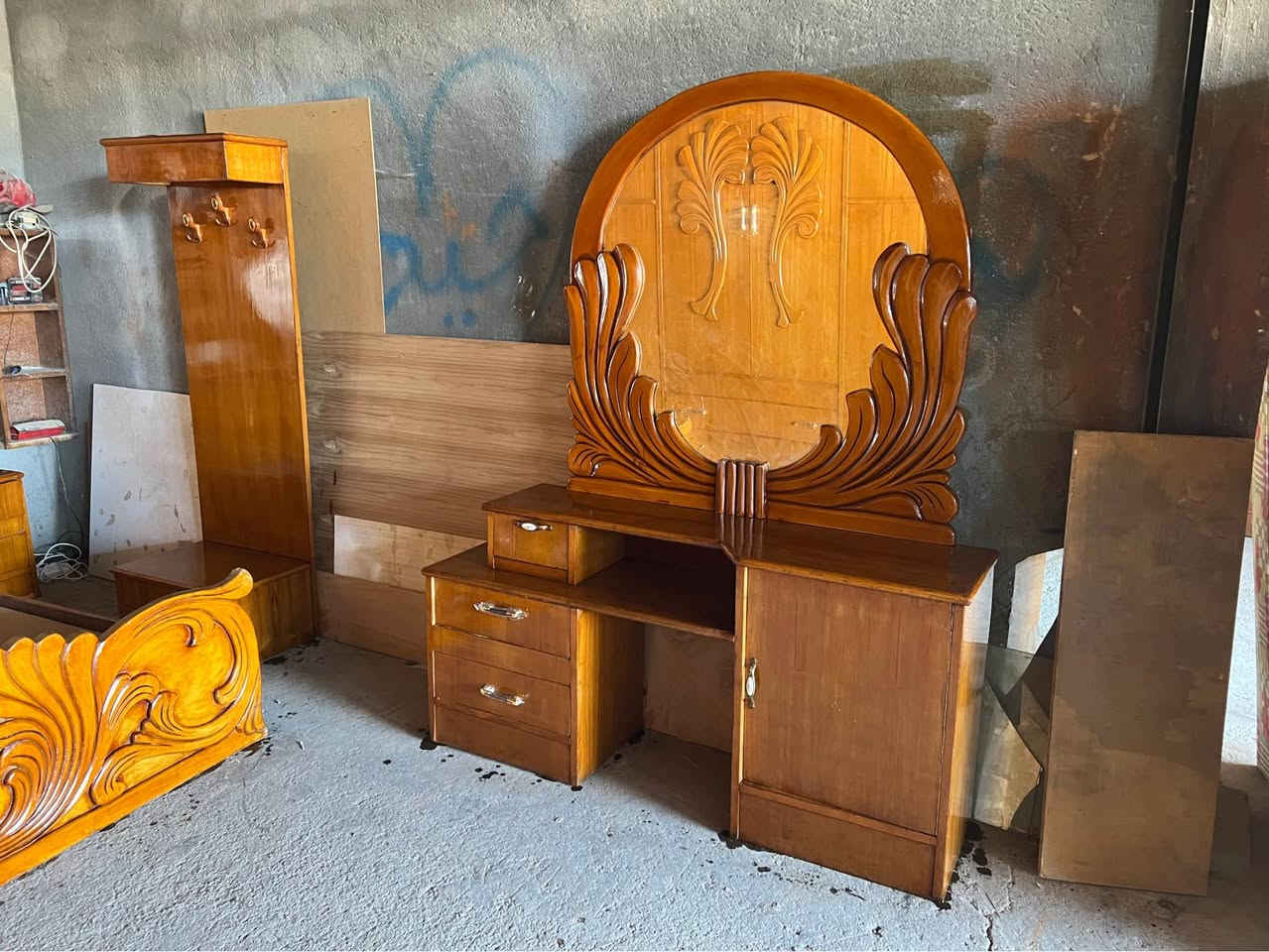 غرف نوم صاج داخل وخارج عدد3
يوجد لدينا خدمة توصيل 
للاستفسار الاتصال على الرقم التالي *********** او التواصل عبر الواتساب برقم الآسيا حلة, بابل
