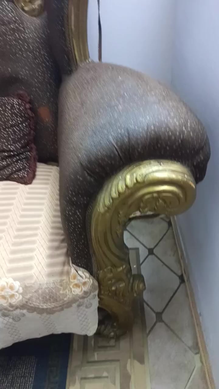 السلام عليكم تخم قنفات نوع الخشب زان الله شاهد بس يرادلة ترتيب يعني دوشمة نوعية فاخرة وثكيل السعر قيم واخذ بل يرضي الله  للتواصل *********** التخم ١٠ مقاعد
