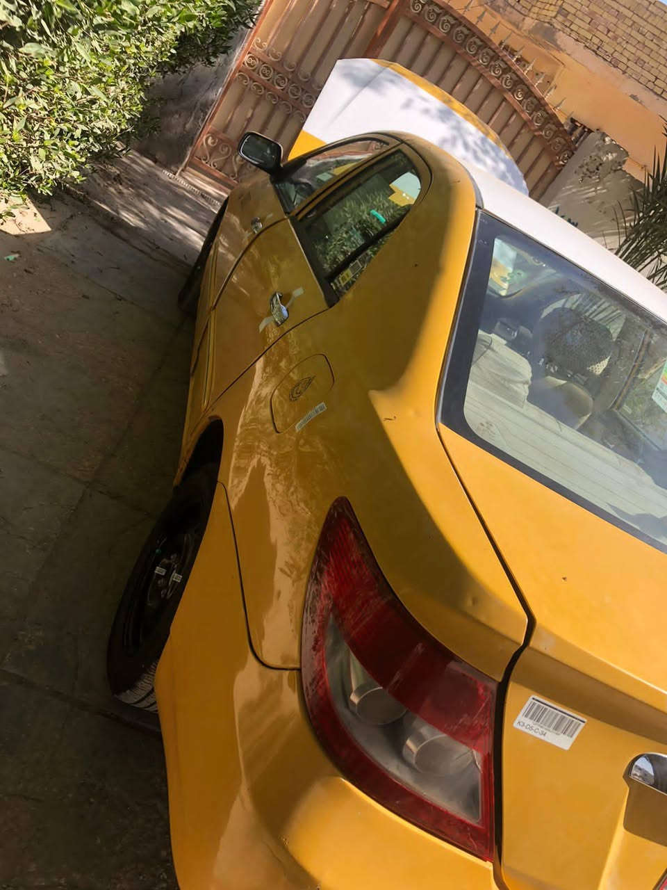 بي واي دي مديل 2011 رقم بغداد  سنوية ل 2027 فتحة بل قماره كير ومكينه لانسر ياباني بلادي سيارة بدون ضربة فقط اريباك طاك من الحساسات دحجة بسيطة  بدون صبغ سيارة  متحب عطلات خدمية سيارة الكل يعرفهة بلكات بخاخات مراوح فيتبم كلاص بانزين باتري جديد  دسكات بنزات سياره جاهزة شاد تخم تايرات جدد حدادية دبلات امامي خلفي راديتر سراوين جديدة جوزه حماوه ربع بل صيف ماتصعد فوك الربع تبريد نقص غاز فقط وسيارة بيهة قليل خياس وبيهة جراد كتبت جميع التفاصيل  سيارة جاهزة سعر45$  شرط المداور راعيهة يريد مداور خلال 15 يوم عنوان ديوانيه الحضاره ***********
