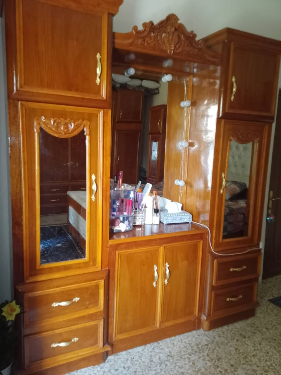 السلام عليكم غرفه صاج تزكام عراقي تفصال ونظيفه واستخدام قليل الكنتور والميز والجربايه تاج من فوك  ودوشمه جديده والسعر مليون وربع مكان بغداد التاجي ***********بي واتساب
