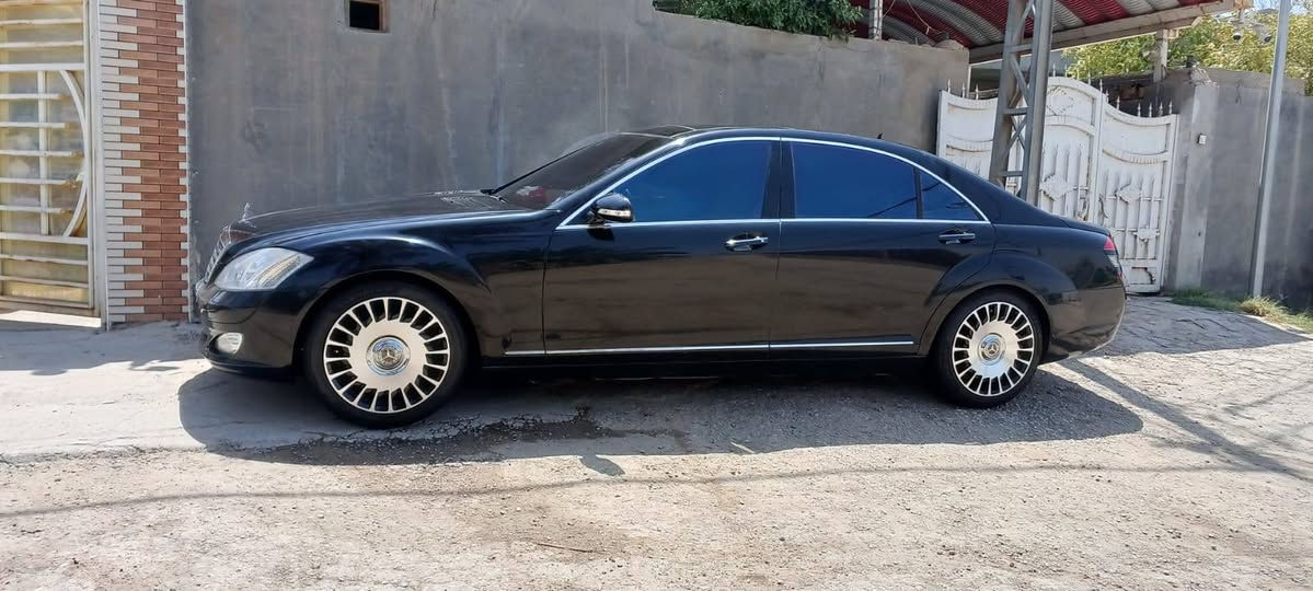 السلام عليكم ورحمة الله وبركاته 

للبيع مارسدس s500 فول 
 مواصفات متؤمه ارقام وسنويه بغداد كفاله من الكص والحادث والشخط والعشاير حداديه تبريد تخم تاير جدد العنوان بابل
السعر 95 وبيه مجال
***********
***********
