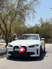 بي ام دبليو i4 • كهرباء بالكامل • مدى 400-500 كم