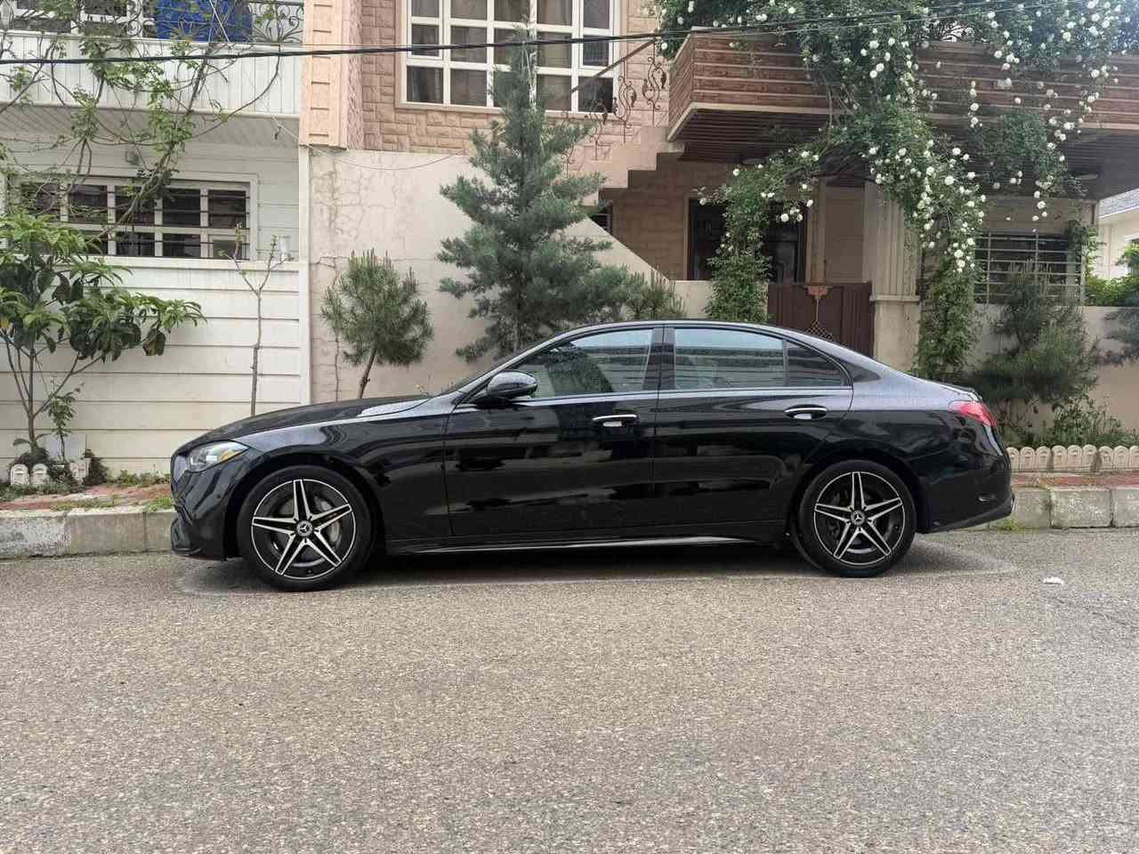 مارسيدس C300 مؤديل 2023 
مواسه فات فوول
 بيلاد AMG
بانؤراما و ناوسور كاميره
 ٣٦٠ كوشن غه زن و هيته ر
 و پيشوو دوا رادار و فوول
   ته نها ١٢ هه زار ميل
 رؤشتووه
 به س بؤنيتى بؤياغه 
ناوو شانصى به شه رت
 به هيج جؤريك نه ى گرتووه ٢ PDR بجوكى هه يه 

سعر لە کۆمێنت داوابکە ڕاستەخۆ بۆت دیت 📩 

به ناوى خومه وه يه سه ياره كه يه ك دينار مه سره فى نيه به شه رتى هه مووشتيك زؤر خاوينه 

ژمارەی خاوەنی 
***********)
