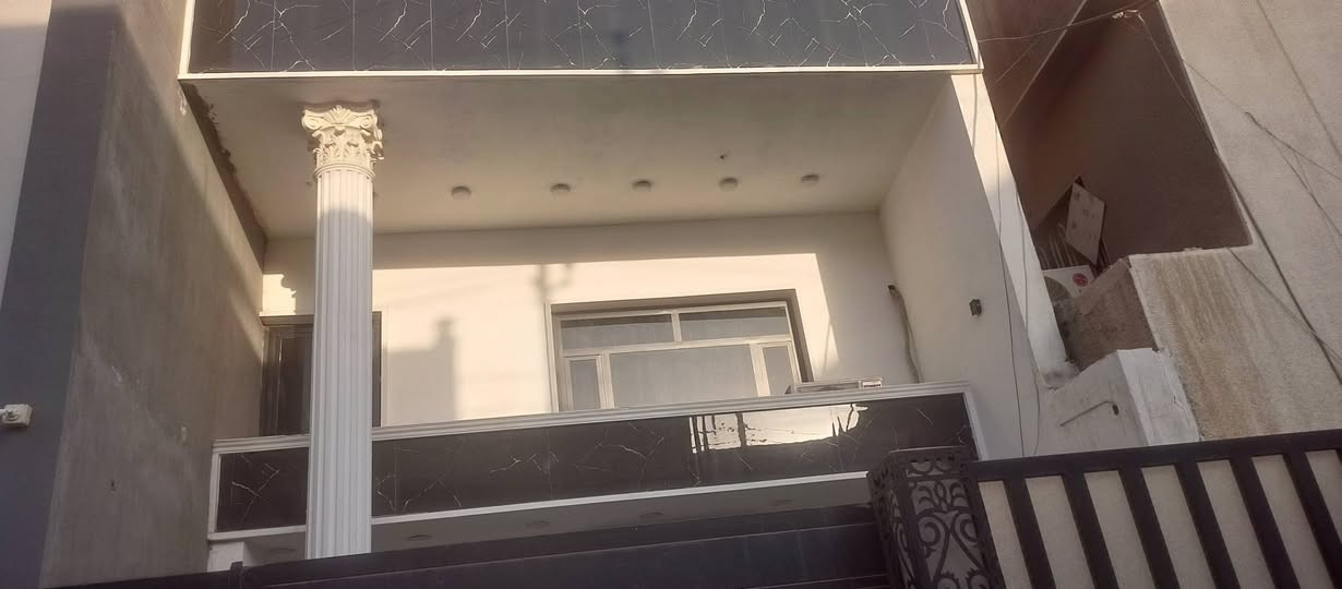 السلام عليكم بيت للبيت مساحه 105 م واجه 7 م بناء حديث من الأساس يتكون من كراج وصاله +مطبخ+ 3 غرف نوم سويتات + صحيات وترك البيت بناء ٢٠٢٤ موقع البيت الغزالية شارع مدير الأمن مربع المهيمن قرب مدرسه سامراء ...للاستفسار عن السعر باقي التفاصيل الاتصال ع
***********
