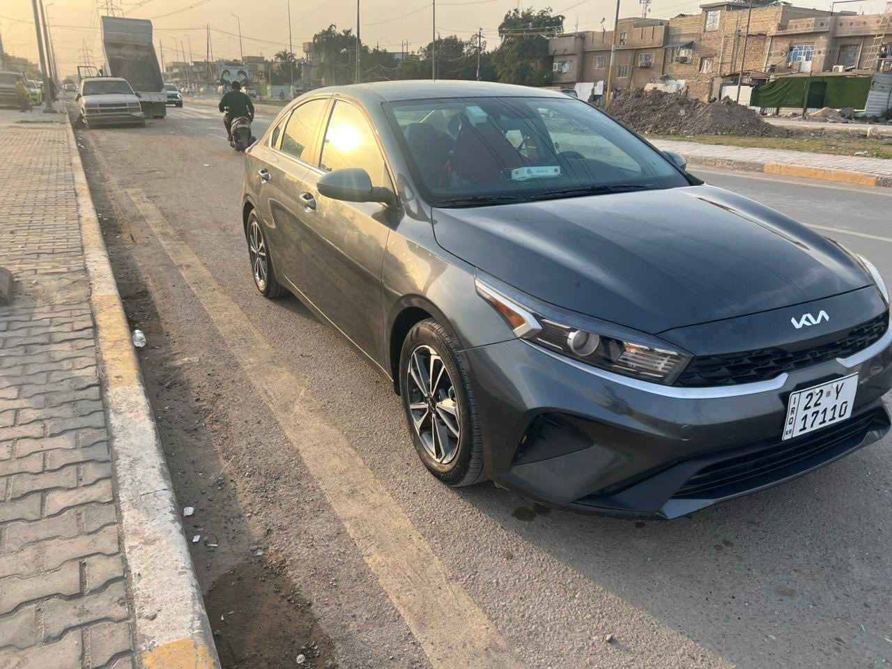 السلام عليكم
 كيا فورتي موديل 2024
 بجم كبس ايرباك الوكاله
 ماشيه 48 الف كيلو  
ليبل واحد السياره  بيه شخط بالجاملغ الخلفي 
السعر   152 وبيه مجال 
واتساب *********** 
الكاظميه
