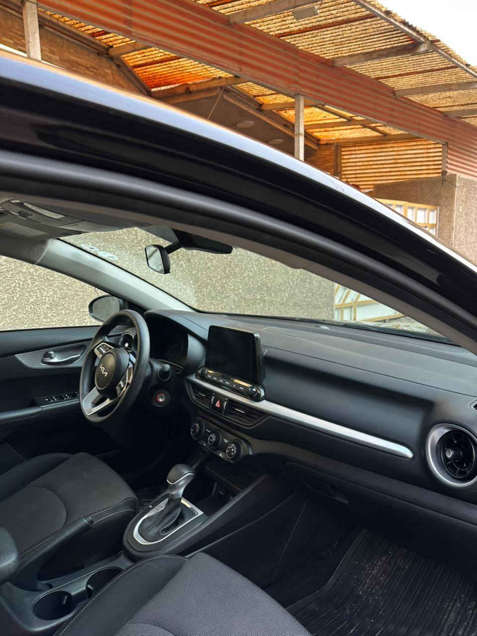 سلام عليكم البيع فورتي موديل 2023 وارد أمريكا سياره خير من الله الحادث باب الخلفي جاملغ كلير من أمريكا بدون ايرباك موصفات شاشة كبير رادار تحدي مسار مثبت سرعه ويل كب مكان سياره بغداد الغدير السعر 138 وبيه مجال رقم أربيل تحويل ثاني يوم *********** استفسار
