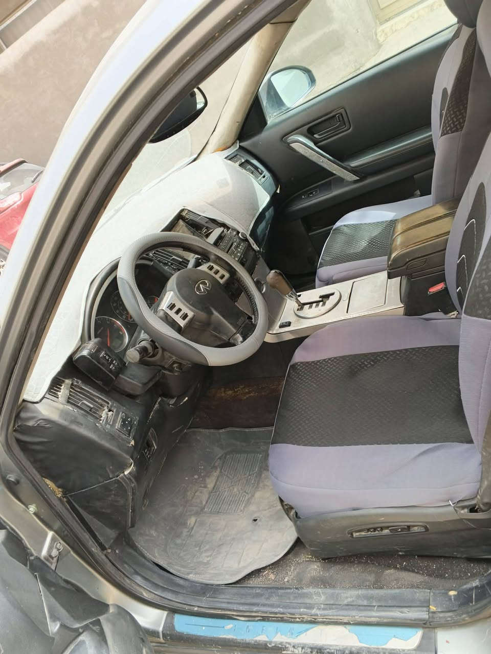 سياره نيسان انفنتي فئة FX35 مديل 2005 سياره مكفوله من الضربه والكلبه والكص والخياس والعيب الشرعي مكينه وكير مكفولات 6سلندر كهربائيات شغاله حداديه 80% تخم تاير فتحه منظومة زنون رقم ديالى مشروع وطني تحويل ثاني يوم سعره 65 مكانه ذي قار المركز
***********
