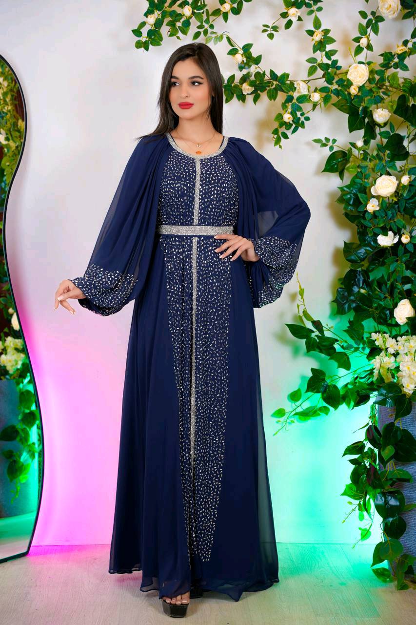 قفاطين مغربية♥️

#كرستال 

مكون من قطعتين 
فستان  شيفون مبطن بفيزون

مع احزام

🎨🎨 الألوان :-ابيض ونيلي
🎗️التلبيس :-  من وزن 60 الى وزن 110
السعر  55 الف 