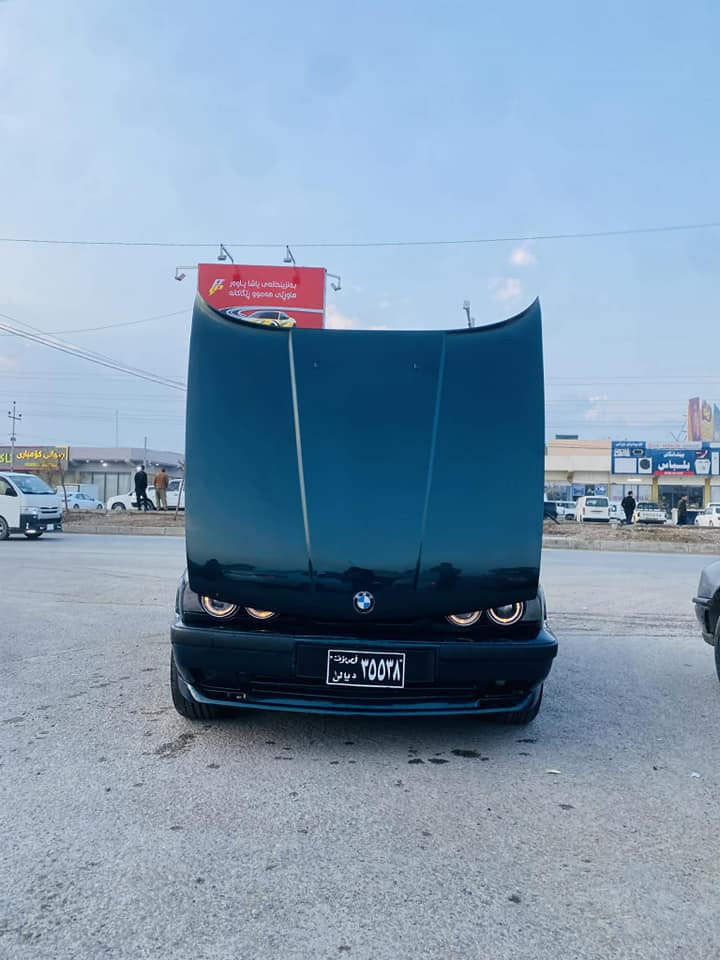 سەرەتا بەناوی خوای گەورەو میهرەبان🤍
bmw e34 525i abs 1992
ڕەنگی سەوز 
مۆدیل ١٩٩٢) پشت و پێشی و دۆسیە کروە بە m 
٥٢٥ گیر عادی مەکینە کەپس 
پێش گەورە و لیت ئالقە لۆک ویلی و تایەی لۆکی زۆۆر جوانی لەسەرە
عام پەمپ بۆ جوانی 
٤ جام کارەبا و قوفل مەرکەزی 
ئاڕم پلاستیکی هەولێر بەشەرت 
ئاوێنەکانی کارەبایین 
گێر و مەکینە و  ئاڕمی و بڕوە و موس و هەموو گیانی بەشەرت مالێ دۆستە و سەیارەی مەعرەز نیە 
سعری ٤٠ گەڵا و مەعامەلەیەکی برایانە 
ناونیشن ڕانیە 
لەگەر رێزام بۆ ئادمین❤️
ژەمارە مۆبیلا *********** السليمانية, العراق
