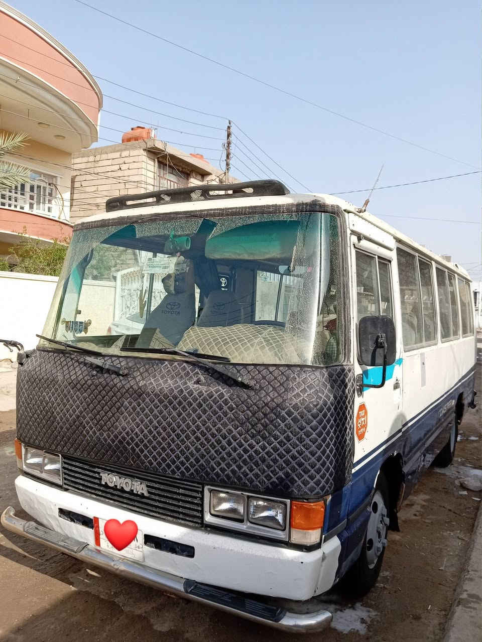 السلام عليكم كوستر عريضه للبيع  موديل 1991 دسك وبور مكينه كاز 3000كير واكسن جديد رقم الماني سنويه عضم عاج ليهسه ماصاقطه السنويه بئسمي السياره  تايرات جوبلس الكدام للئستفسار الرقم ***********
