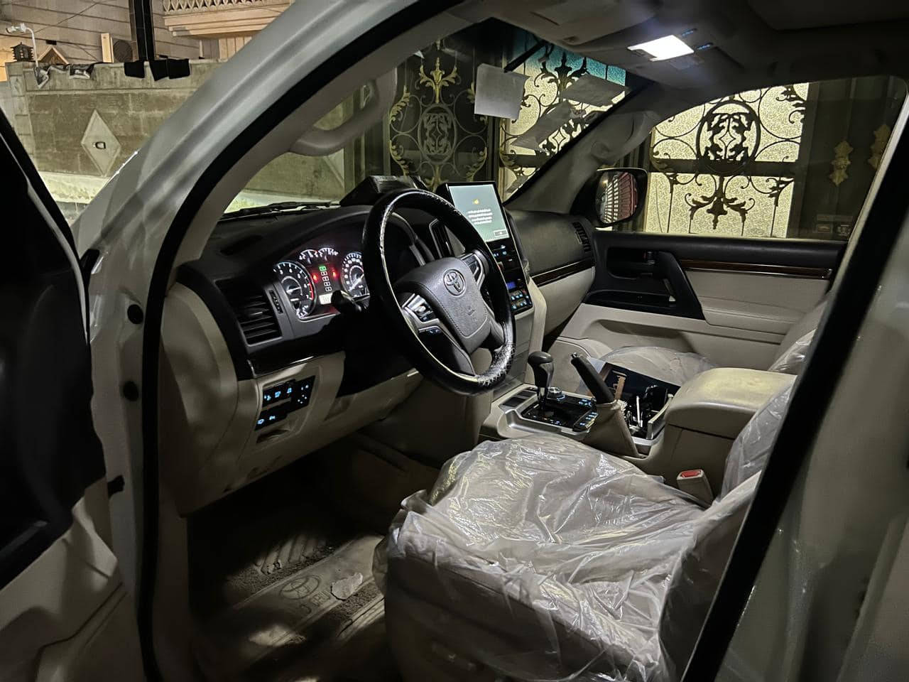 لاندكروز  2018 جكساره GXR باب اول 
 وايت ادشن رقم بغداد مميز
 بيه باب السائق صبغ و بيها مكانين تعديل بارد
السونار موجود بل صور
سياره جاهزه بدون اي نقص حداديه مكينه كير كلها جاهزه 
رقم بغداد مميز 
السعر 460  ورقة
مكانها بغداد الاعلام

رقم صاحب سيارة ***********
