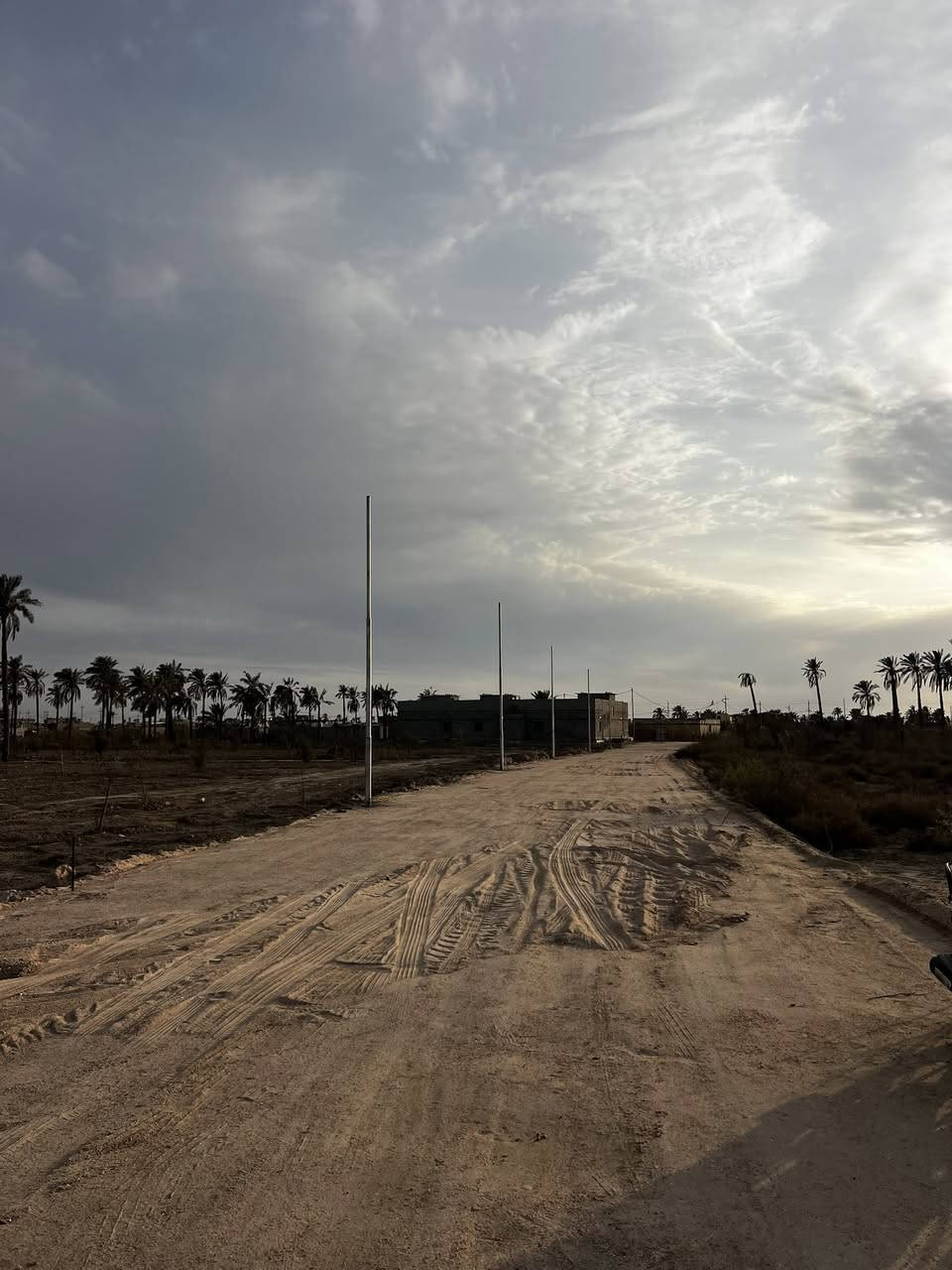 لحكك عليها بس ب11ونص توفرت قطع اراضي المساحات 100م واجهة القطعه 8ونص الطابو صرف زراعي خدمات متوفره وراح تدخل بالافرع عنوانهن بشط العرب بالجزيرة باب الهوى سعرهن بس ب11ونص للاستفسار:***********
