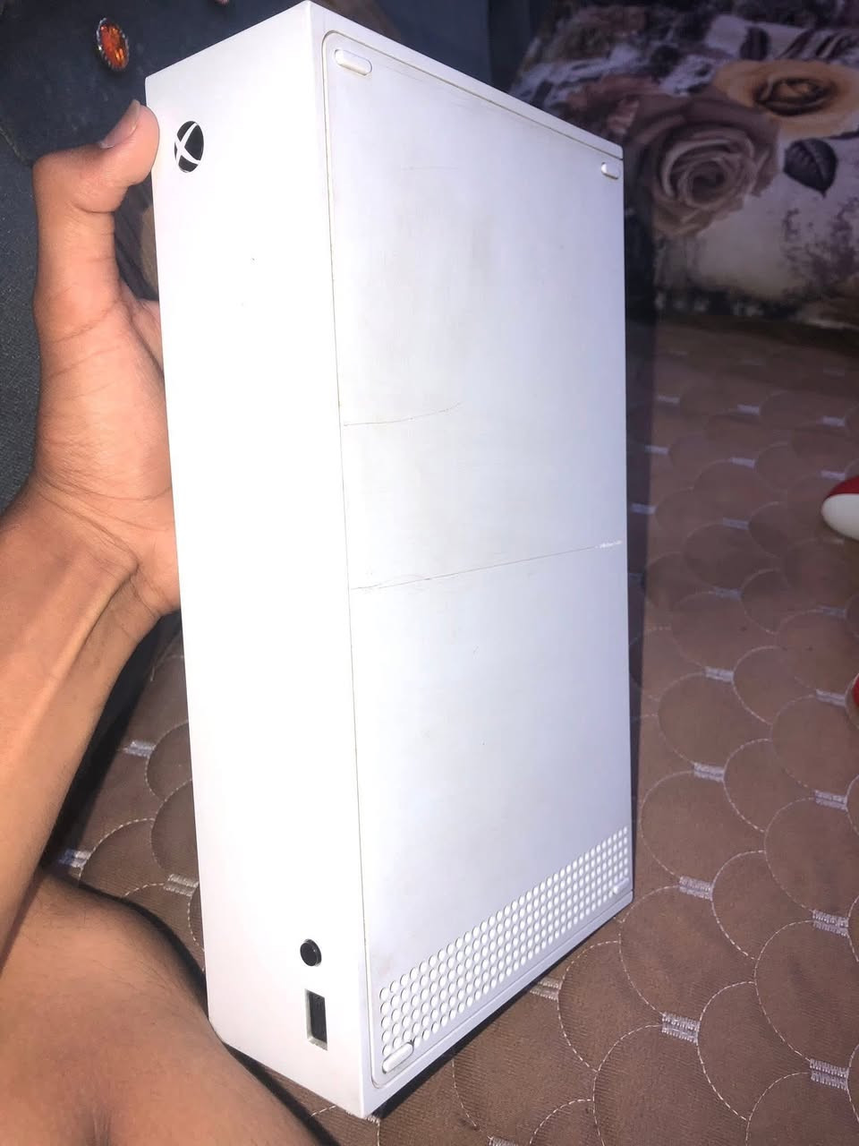 ملحقاته:يجي ويا جميع ملحقاته مع جوستكات اثنين وبطاريات قابله للشحن مع الشاحنه مالتهن كلة جديد ما مستخدم قليل يجي ويا وايراته الHDM واير البور واكيد كارتونته الاصليه مال جهاز 

الحساب والالعاب :الحساب بي حسابين اول حساب مشتري بي ريد ديد 2 ردمشن و جراند 5 بس حسابين اونلاين ولعبه اساسن كريد اورجينس و ميراج مستوى عالي ولعبه باتلفيد افضل جزء وللي هوة 3 وفيفا 2025 و لعبه حرب مادري شنو اسمه ذا ويتشر مادري شون وبالحساب كيم باس شهرين ومادري كم يوم والجهاز امانه الله بس اول ما جبته شوي لحيت علجهاز وقدم اداء اسطوري وانطيك بي ضمان سبوع من اي خلل والجهاز جديد نضافته اذا 100% 99% نضيف شكد ما تتوقع السعر اكتب واللي سعره زين ارد علي

تعال وبيك خير وتدلل واتس ***********

ملاحظة شباب الجهاز انفتح نظفته وبدلت ال HDM اصليه أما الباقي كلشي بلادي
