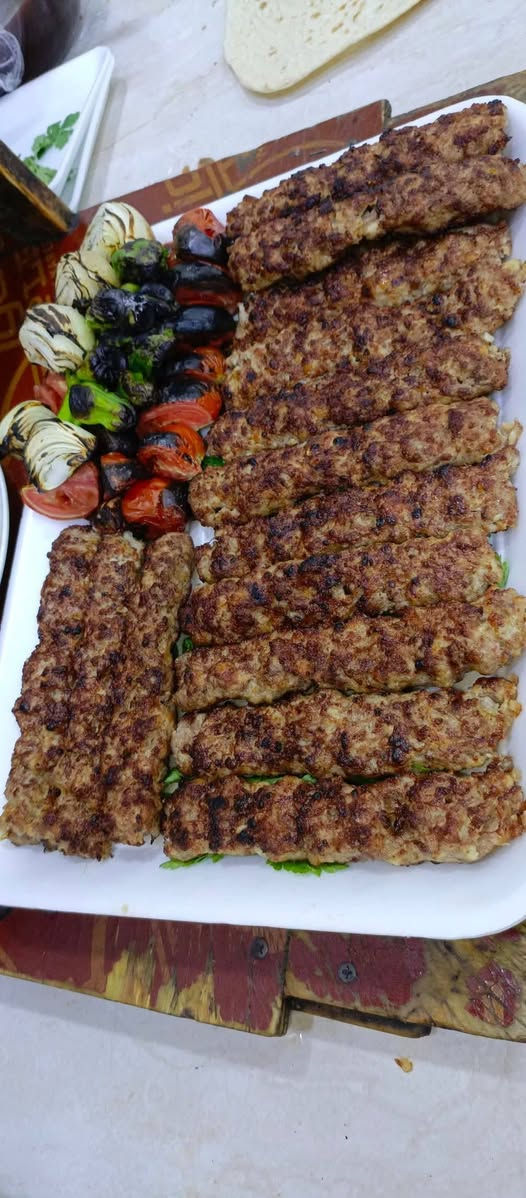 **مـطـعـم زهــور الـجـنـة**
مطعم زهور الجنه يرحب بكم متواجدون لخدمتكم

كليو كباب دجاج 16 شيش مع مقبلات مع سوب 10 الف

كيلو كباب لحم 16شيش مع مقبلات 20 الف

كيلو اجنحه مع مقبلات 12 الف

كيلو تكة دجاج مع مقبلات 12 الف

دجاج شوي مع مقبلات مع برياني مع خبز مع سوب وبسعر  8 الف

كص دجاج  لفه 1000

فلافل ومشكل 500

مستعدون لتجهيز كافة المناسبات

الحجز من خلال الارقام التالي

***********

***********

عنوان طوز حي امام احمد قرب قصابة حكمت

يوجد توصيل داخل طوز فقط 🛵🛵🛵🛵
