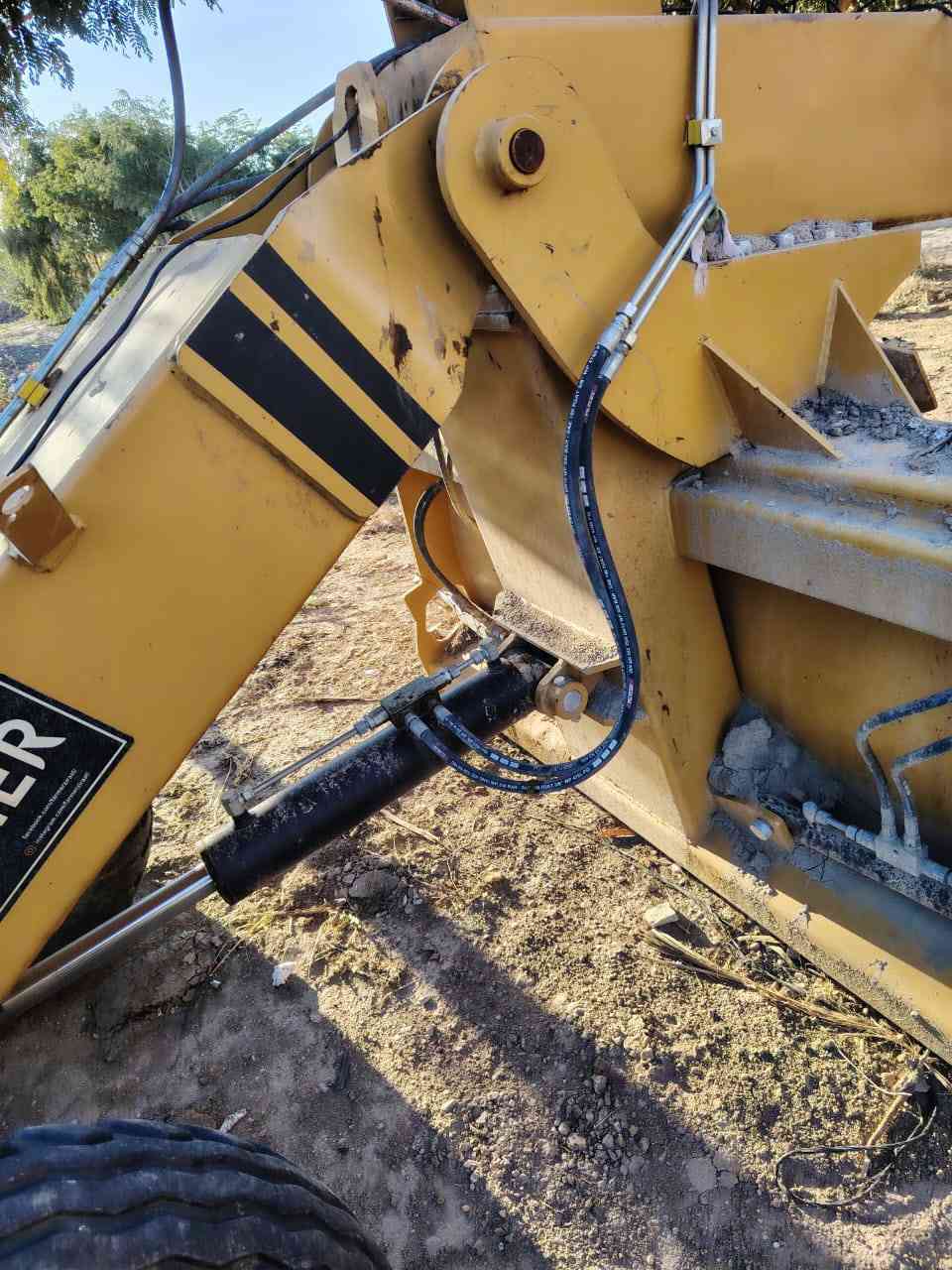 للبيع معدلان فارمر موديل 24 مشتغل موسمين بدون جهاز مكفول من الفطر والحيم ***********
