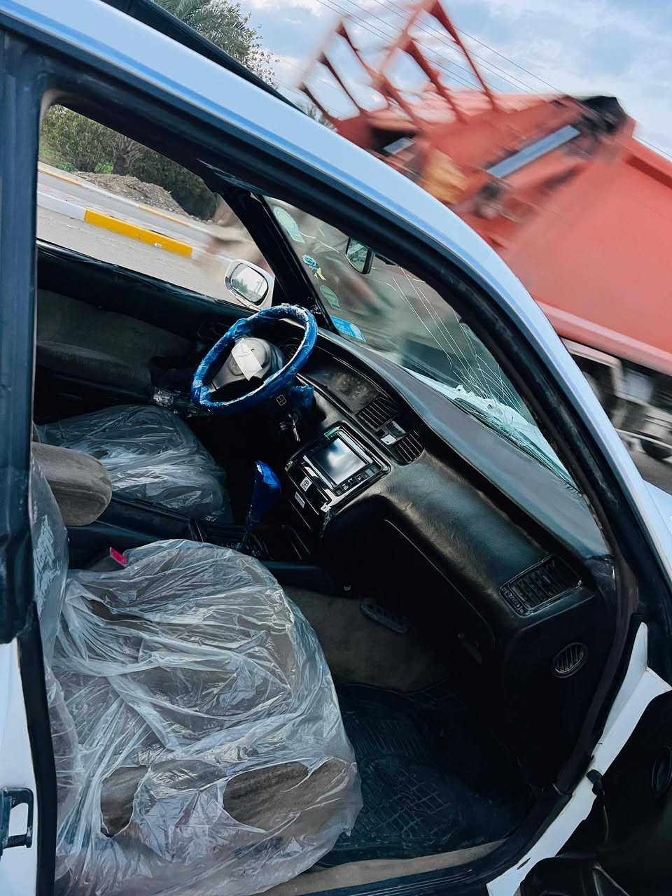 السلام عليكم للبيع بطه  متصل كص ادوات موديل 95 محرك وكير كارتون شرطط صدر امامي جديدي صدر خلفي مونضيف حيل تخم تاير جديد كراسي كهرباء دشبول جديد شاشه مسجل اربع سماعات جدد كهربائيات كلها شغاله لايتات زنون ناصي عالي السياره جاهزه ع اخر حبايه السعر 23  والي مايعجبو السعر يعبر بكلمه طيبه لأن كلشي اكو بلسوك حت ب 12 اكو بس الجديد يختلف والاستفسار أكثر اتصل ***********
