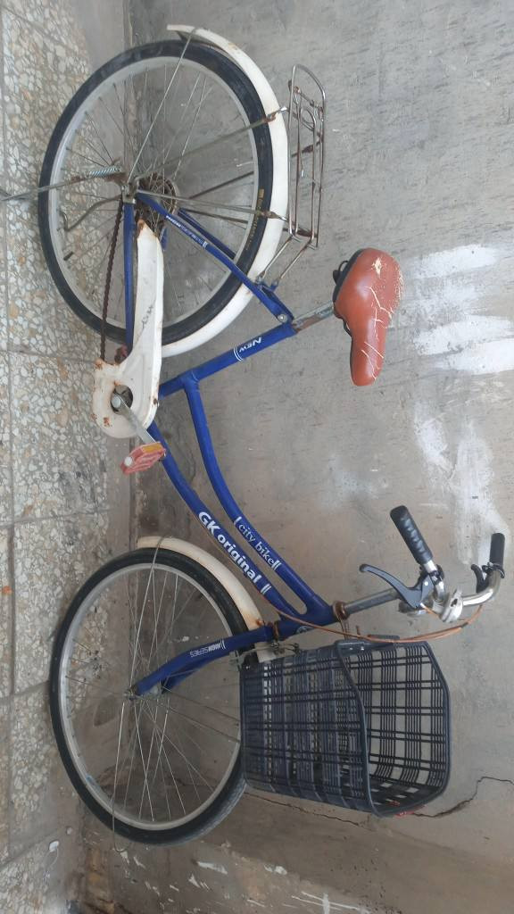 بايسكل بناتي باله حجم 24
صار شهر من نزلته من الحاويه 
بايسكل اي نقص مابي 
السعر 75
***********
مكاني بغداد مقابل دائره المرور مال حسينيه مال راشديه
