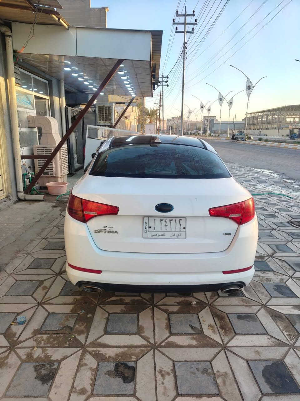 سلام عليكم 
اوبتيما ١٣ وارد أمريكي حادثها جاملغ و بنيد بدون دواخل كير و مكينه و حداديه و تبريد و كهربائيات شرط الكفاله ما نقصها شي باسمي مكاني ذي قار مركز سعرها ١٠٥ و بيها مجال  هاتف ***********

