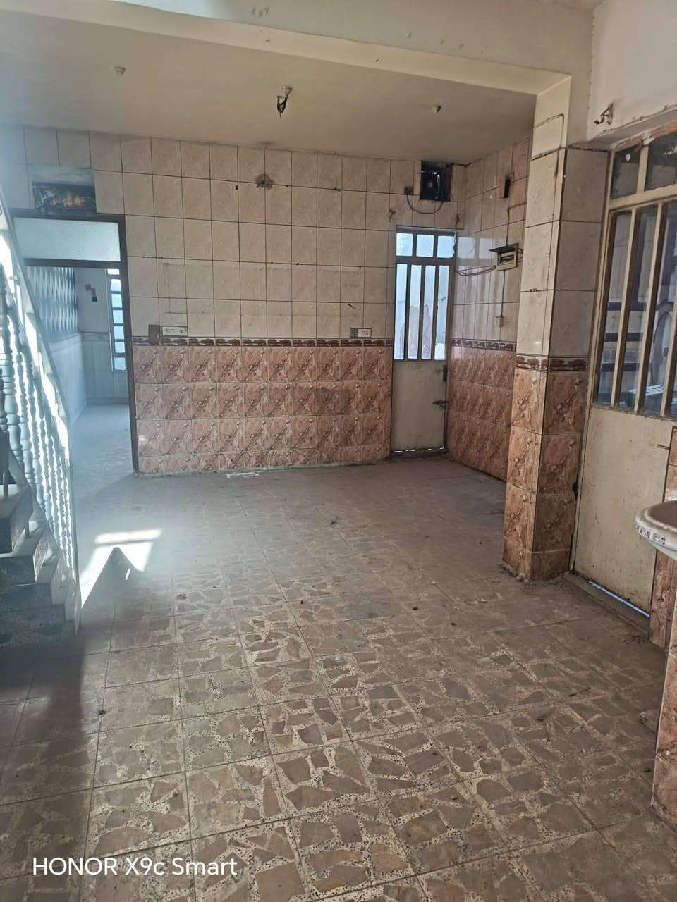 للبيع بيت 🏡 طابو صرف فى #شهداء_البياع قرب الشارع العام مساحته #١٠٠م واجهه خمسه مدخلين يحتوي على #غرفتين_نوم 😴 وصاله ومطبخ وصحيات وكراج للإستفسار اتصال 🤙 على الرقم 
***********
#الجميع
