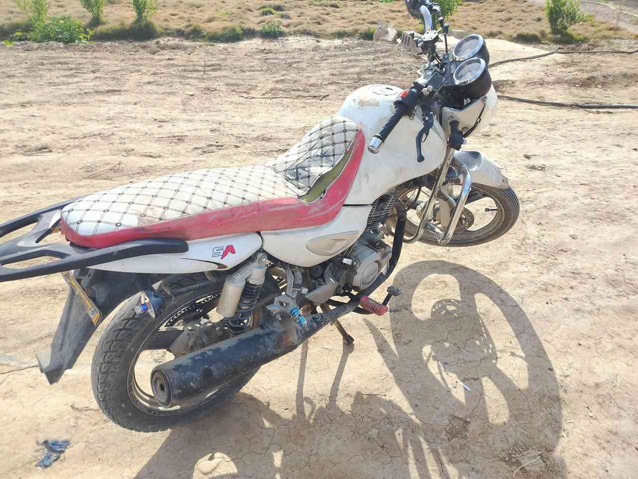 السلام عليكم شباب هاي الدراجه للبيع موديل 17 محرك 150سعر400 هذا رقم الاستفسار ***********
