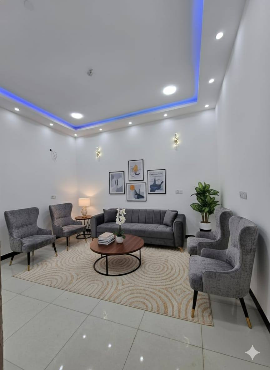 ✨ اللهم صلِّ على محمد وآل محمد ✨
🏡 بيت للبيع – جاهز للسكن
📐 المساحة: 150 م²
📄 الطابو: زراعي عراقي
🔹 مواصفات البيت:
غرفتين نوم
صالة
مطبخ
ديوانية
صحيات داخلية وخارجية
كراج سيارة
📦 البيت فارغ وجاهز للاستلام فورًا
⚙️ الخدمات المتوفرة:
شارع مبلّط
ماء
كهرباء
إنترنت
مولدة
📍 الموقع: البصرة / أبي الخصيب / السبيليات
قريب من الشارع الداخلي
📞 للاستفسار: *********** البصرة, العراق
