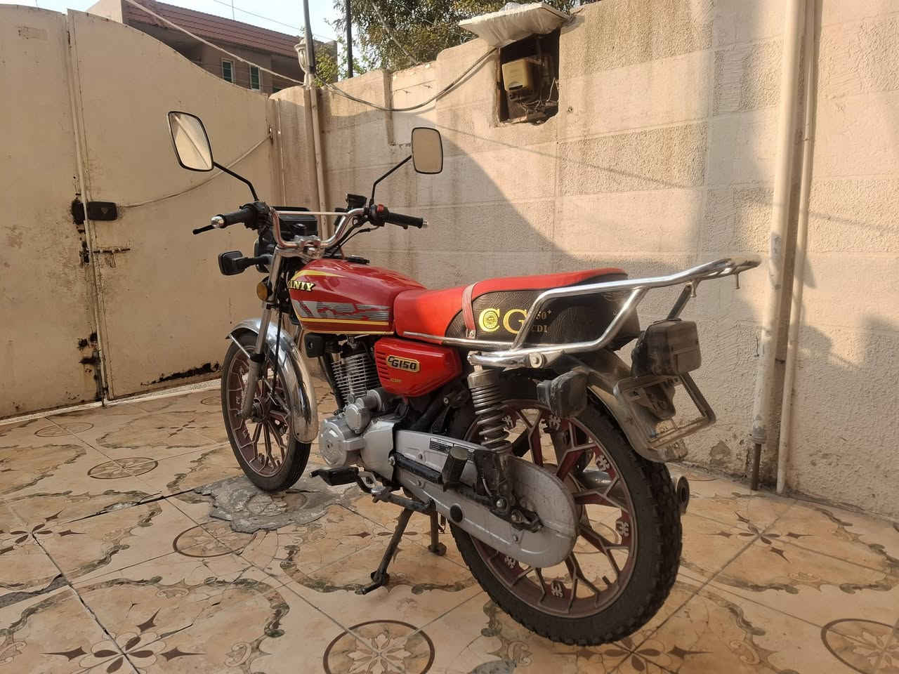 سلام عليكم دراجتي نوعيه سافين موديل 2024 استخدام ٧ اشهر فقط بعدهاا وكاله مثل ما موظح بصور شخط ما بيهاا كله شغال هورن اشاير ليد كله سلف واحد شغل وتطلع بيهاا مكينه 150 cc منفيس اصلي مالهاا موجود شراي يطب خاص او راسل عل واتساب ***********
