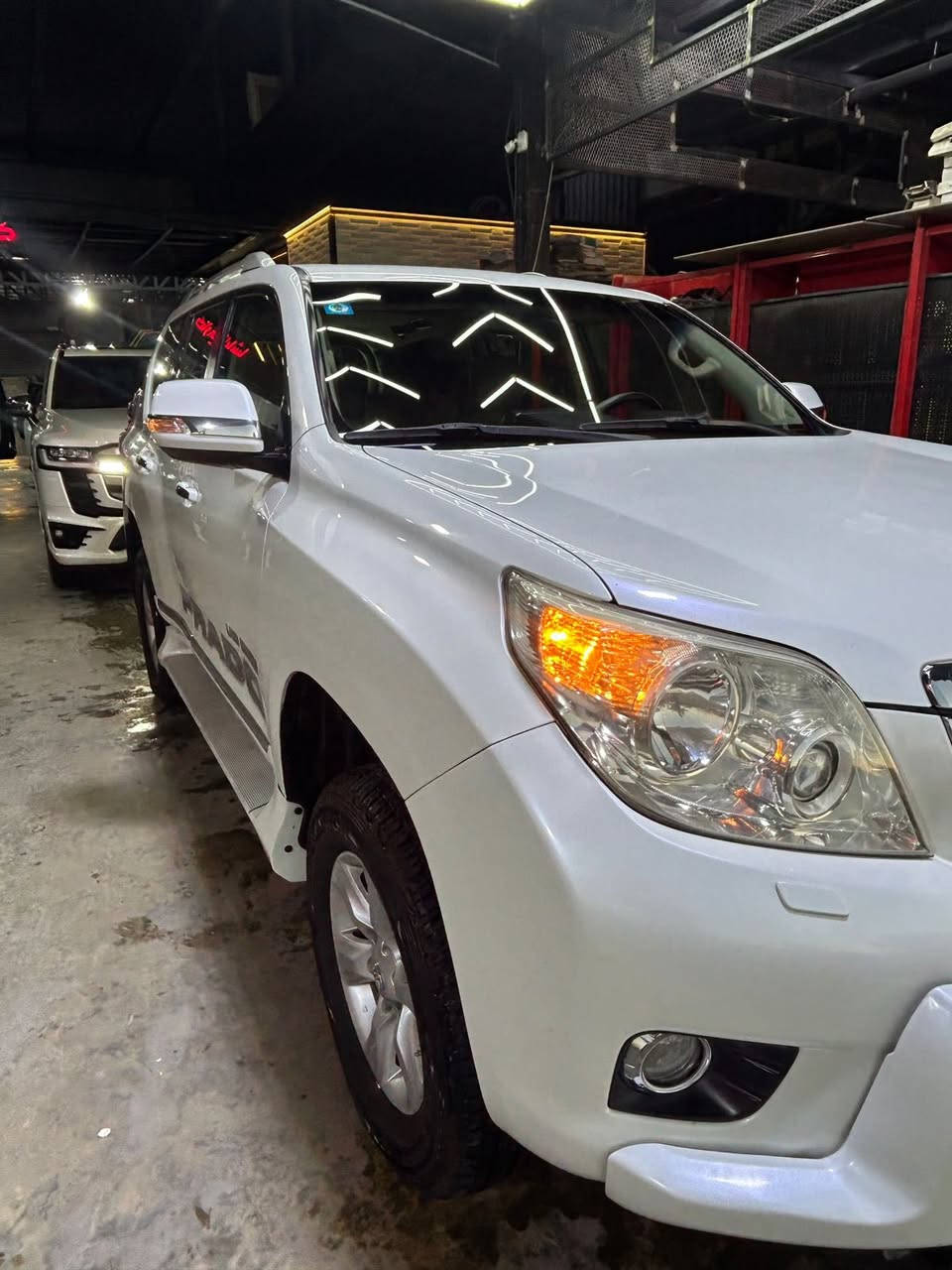 السلام عليكم من رخصة الادمن المحترم
برادو موديل 2013 كويتي TXL دبل تاني 
مكينة 6 سلندر
فول مواصفات  المعروفة
السيارة جديدة وجاهزة ومسويلهة ادامة كامة
كير ومكينة بحالة الوكالة
رقم بغداد إنكليزي باسمي 
كفالة عامة فقط دعامية 
والسونار مرفوق وي الصور
ماشية 160 حقيقي 
العنوان بغداد البياع
السعر 285 قابل للتفاوض
ملاحظة بيع او مراوس باحدث وانطي فرق
للاستفسار الاتصال على الارقام التالية
***********
***********
