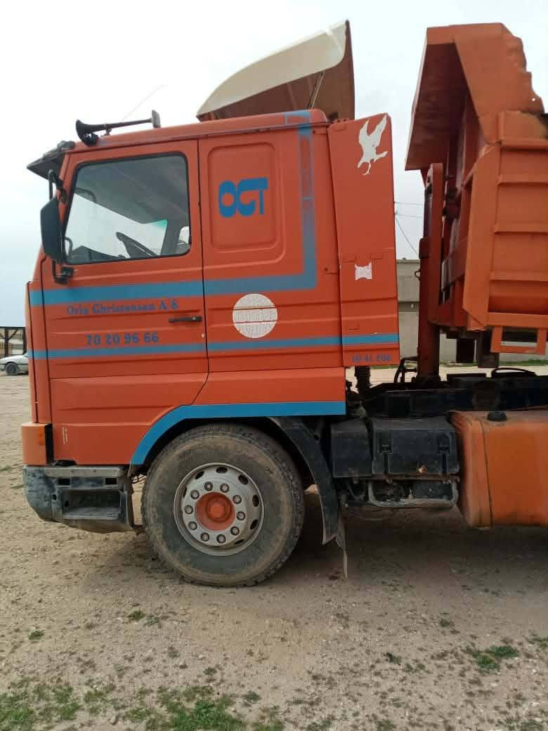 السلام عليكم 
من رخصة الادمن 

قلاب اسكانيا موديل 96 للبيع 
محرك فحم 113
گير 4 × 4
شاصي مطول من تك 
تبريد / تدفئه شغال 
رقم دهوك 
شرط التحويل 
سنويه ساقط صار 4 اشهر 
سياره نضيفه مابيها شي 
السعر 170 ورقه وبي مجال 
رقم صاحب السياره : *********** موجود واتساب بي واتصال ايضاً

