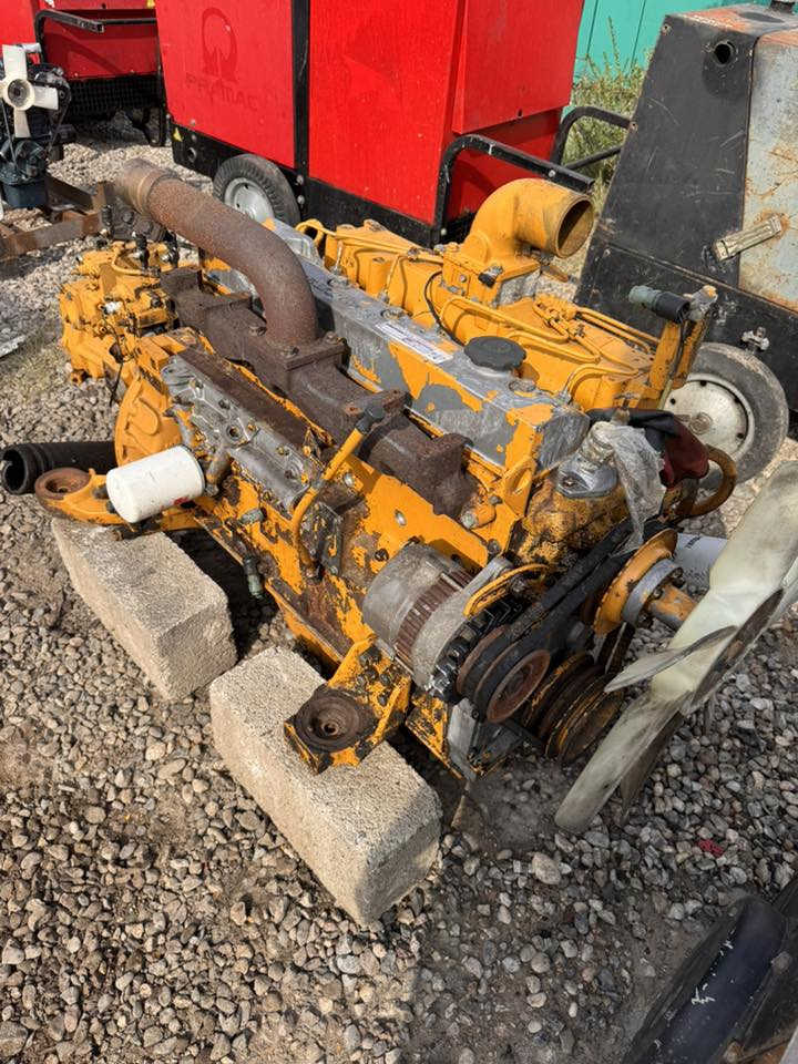 محرك كوماتسو ٦ سلندر ياباني مال رافعه كامل مع مصخه وارد بريطاني عنوان زاخو ***********
