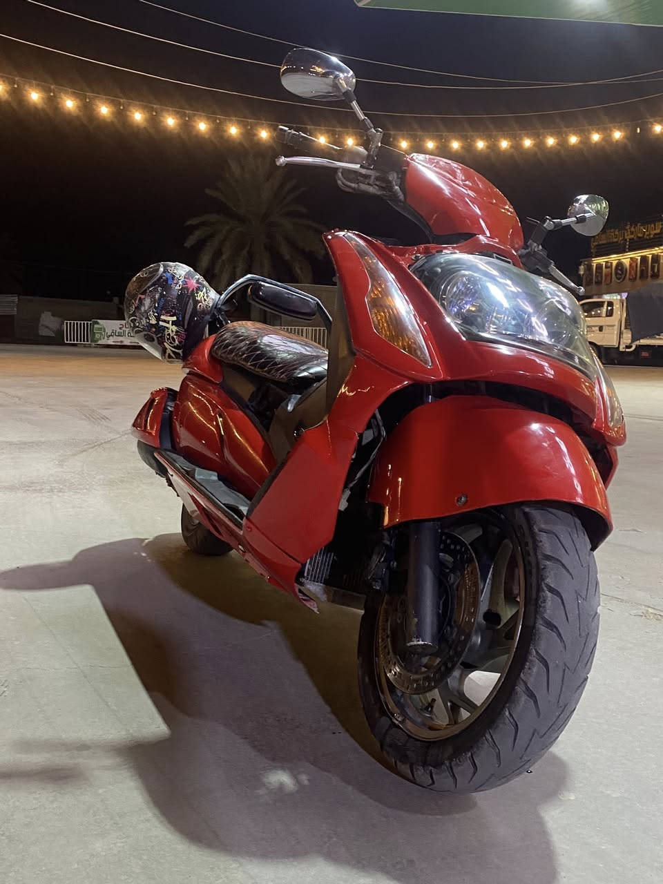 سلام عليكم دراجه كمه من شركت سازوكي دراجه نضيفه وحلوه كدامك الدراجه كامله مكمله ما بيه اي نقص دراجه حلوه نصبته محرك ما مفتوح اذا اكو مراوس بهارلي حياكم لله ***********
