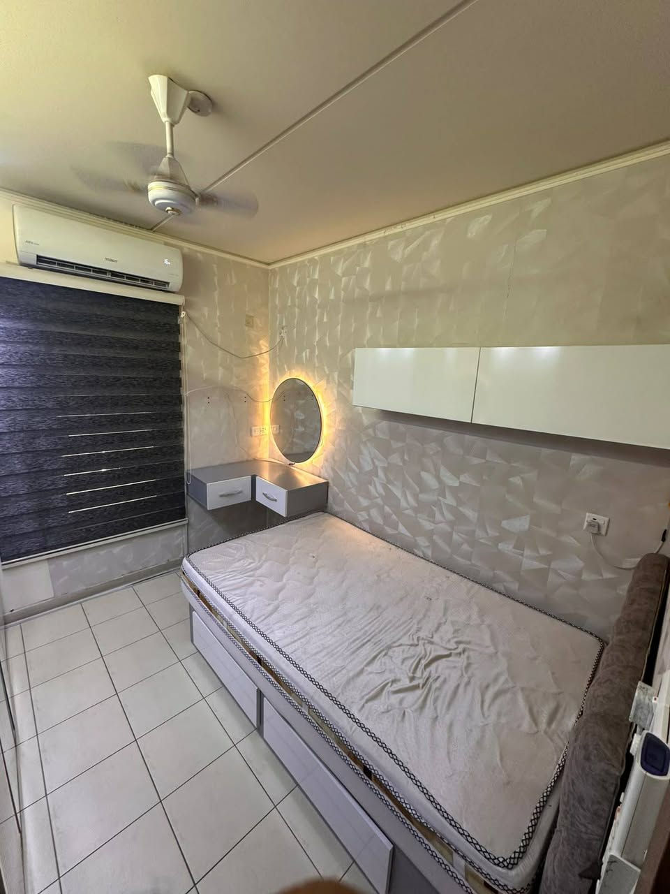 🏡 شقة للإيجار في بسماية

📍 الموقع: بسماية – بلوك 900
📐 المساحة: 100 م²
🏢 الطابق: السادس
🛋️ التأثيث: مؤثثة بالكامل، أثاث درجة أولى، جاهزة للسكن.

💰 الإيجار: 650 ألف دينار عراقي شهريًا.

✅ الشقة مصفّرة بالكامل من أجور الخدمات.

🚫 يرجى عدم اتصال المروجين أو الدلالين، والتواصل من الجادين فقط.

📞 للتواصل: ***********
