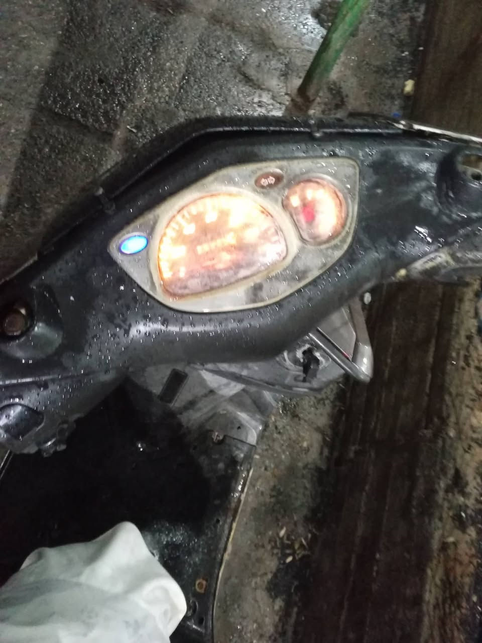 السلام عليكم. 
. 
دراجه سكنس نثيه 110
. الدراجيه ياباني. 
الدراجه خير من الله 
الدراجه نكره سلف 
الدراجه يحتاجلهه بس اشاير اماميات
الدراجه...  معروضه ب 300 وبيهه مجال بصيط كلشش
جماعه ال 225 لحد يدخل 
للستفسار. 
***********.
مو شراي لا تعبني
. عنواني. بغداد. مدينه الصدر
