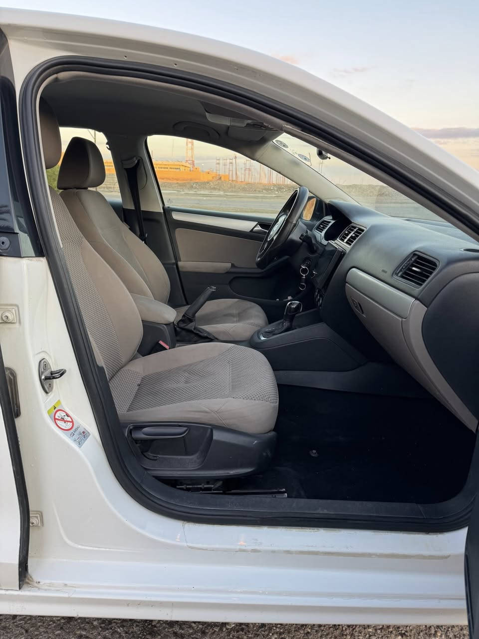 السلام عليكم 
للبيع فقط 

جيتا خليجي 
حجم محرك 2000 طبيعي 
موديل 2012 
لون ابيض  
تبريد قطعتين
شاشة ايباد
كامرة خلفي
ويل كروم 
داخل لونين
بدون ضرر 
بدون صبغ 
يوجد بارد شبر
جاهز من كل نواحي 
بدون ضرر داخلي 
رقم اربيل الجديد
مكان سيارة صلاح الدين / مجمع الدور 
هزة ماساقطة وسنوية ماساقطة والسيارة بأسمي شرط التحويل 
سعر 113$ بي مجال 

للأستفسار ***********
