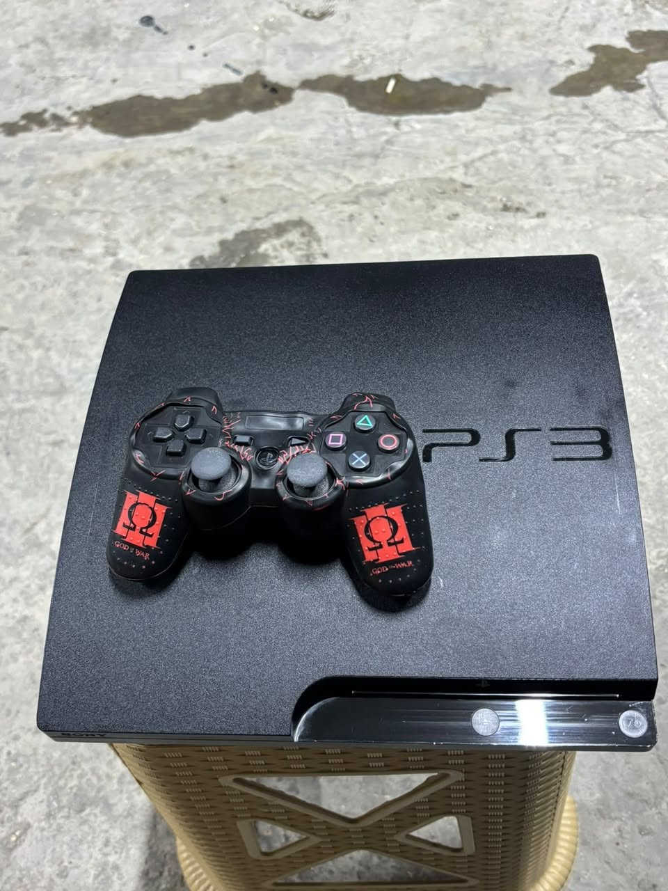 🎮 بلايستيشن 3 للبيع (بحالة الزيرو) 🎮
الجهاز نظيف جداً جداً (أخو الجديد) وخالي من أي عيب أو مشكلة.
 * الملحقات: جوستك جديدة أصلية 💯
 * الألعاب المحملة:
   * 🚗 GTA V (جي تي أيه 5)
   * ⚽ PES 2018 (بيس 18)
   * ⚔️ God of War 3 (إله الحرب 3)
   * 🤠 Red Dead Redemption 1 (ريد ديد 1)
   * ⛏️ Minecraft (ماينكرافت)
💰 السعر: 100 ألف (وبيه مجال للمشتري الطيب)
📍 الموقع: الفلوجة
🚚 التوصيل: متوفر لجميع محافظات العراق 🇮🇶
📲 للإستفسار أو الشراء: تواصل خاص واتساب أو اتصل على الرقم: ***********
