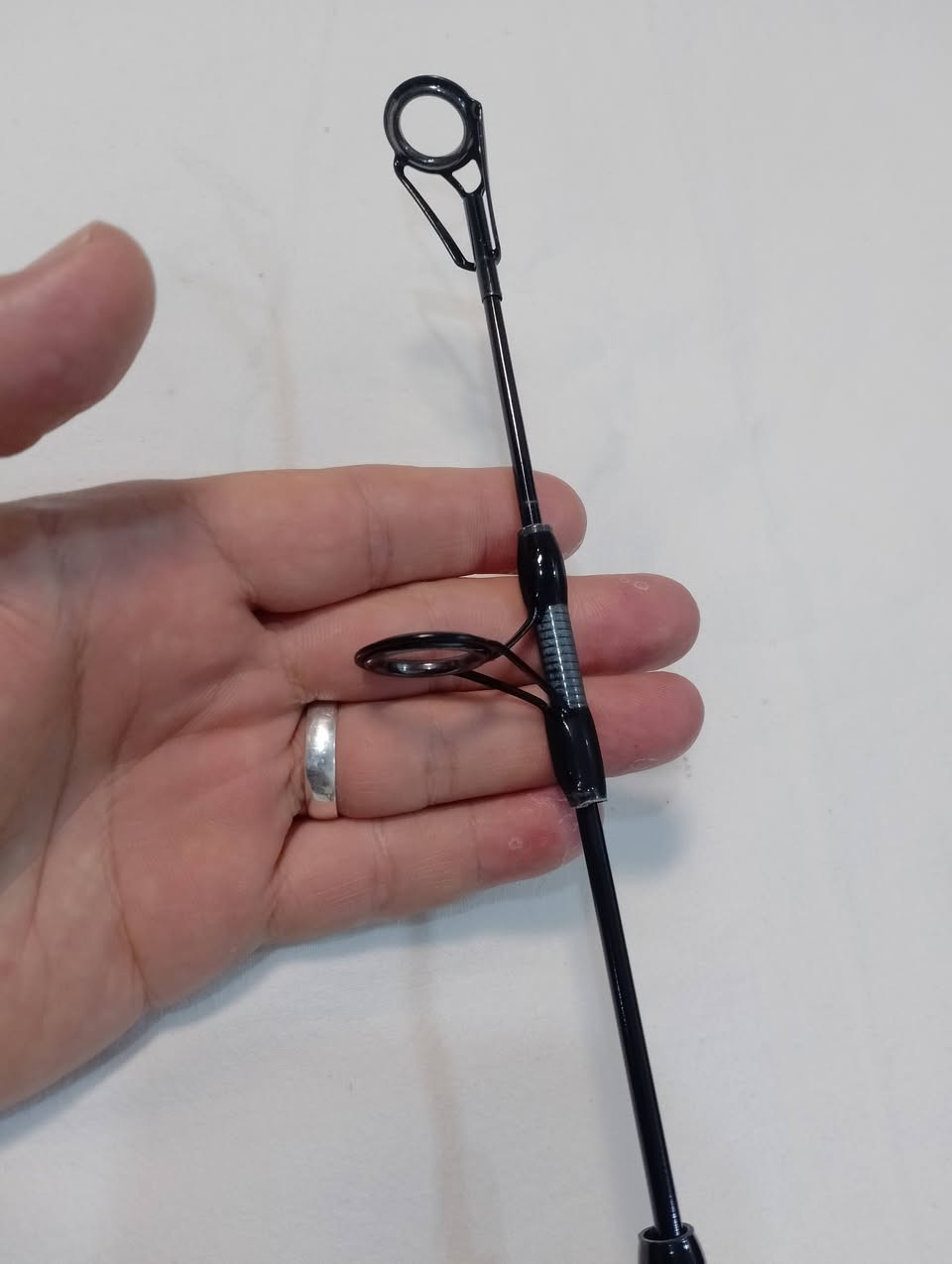 السلام عليكم
توفر 3 قطع عود كاربون مجدول 7 طبقات حلق مدرع خشن لرمي المسافات البعيدة حساس خشن + مساعد رأس حساس متحرك طول 360
السعر خاص او واتس ***********
