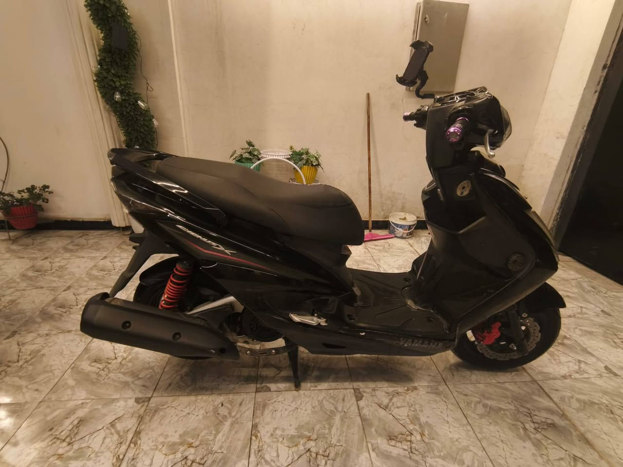 سلام عليكم سكنس لد دراجه كفاله عامه برغي مامفتوحه بيها مكينه ماملعوب بيها دراجه اوراقها كامله دراجه مال مزاد ياباني 1150 وبيها مجال حك جيه ***********
