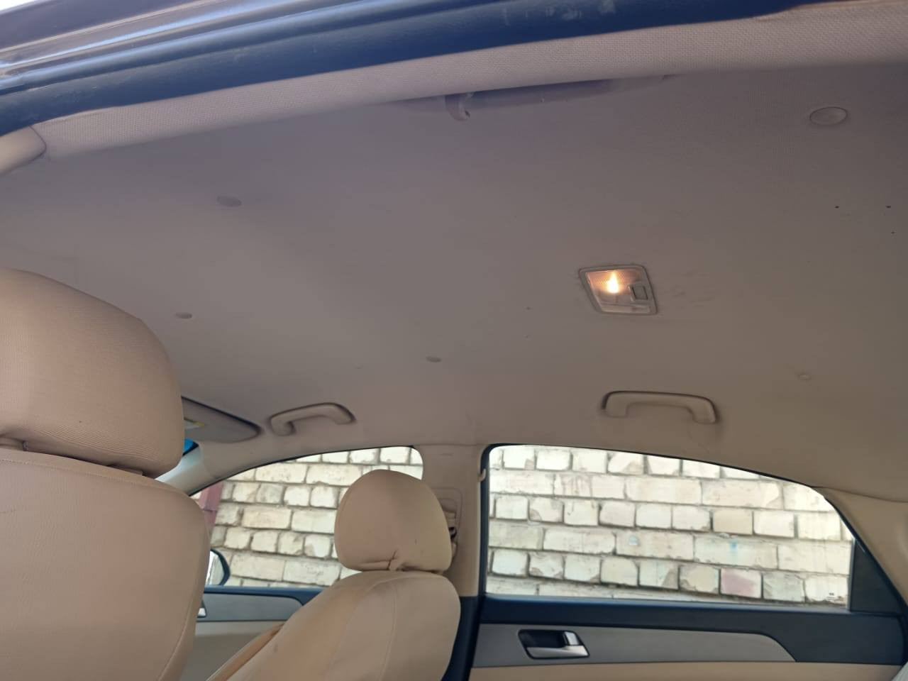 السلام عليكم ورحمة الله وبركاته سوناتا موديل ٢٠١٧ مواصفات عادية ضربتها بالجاملغ الأيمن كما موضح بالصورة بيها صبغ بالقمارة والمكينة مفتوحة امبدل بستم بيها وشاد دكشن عالي التبريد قطعة وحدة المكينة ٢٤٠٠  ثلاث أنظمة السيارة ماشية ١١٧٠٠٠ ميل السنوية باسمي لحد ٢٠٢٩ رقمها دهوك مكان السيارة بغداد /الشعلة ***********/السعر ١٠٠ ورقة
