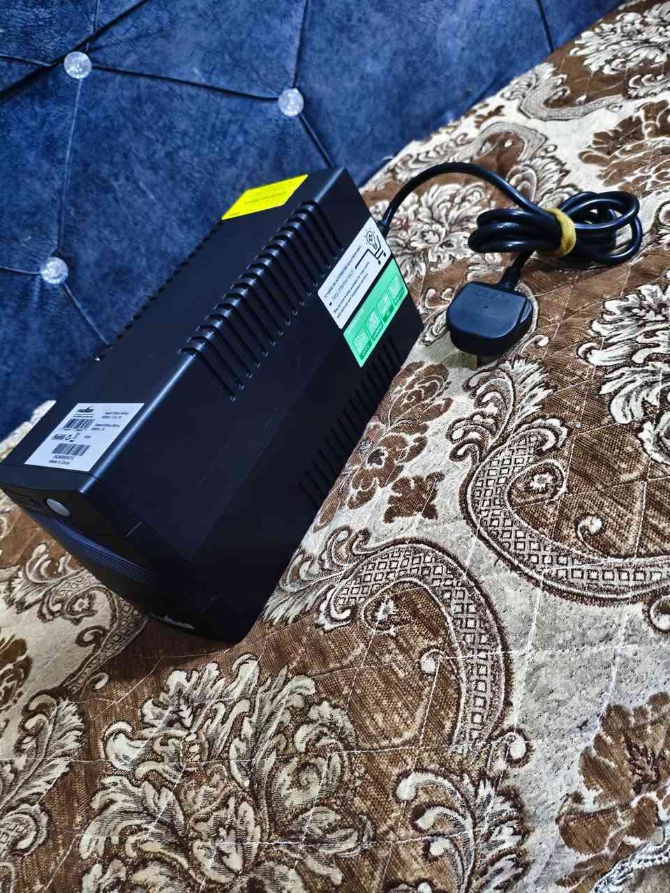 سلام عليكم UPS للبيع السعر 30 والتوصيل موجود بكل محافضات العراق مواصفاته يوبي اس  من نوع ال فاربر  850 بطاريتين ما اكلك اخو الجديد اكلك جديد استخدامه شهر تقريبا لان بعت البلي ل اسباب دراسيه للتواصل عبر رقم الواتساب /***********/
