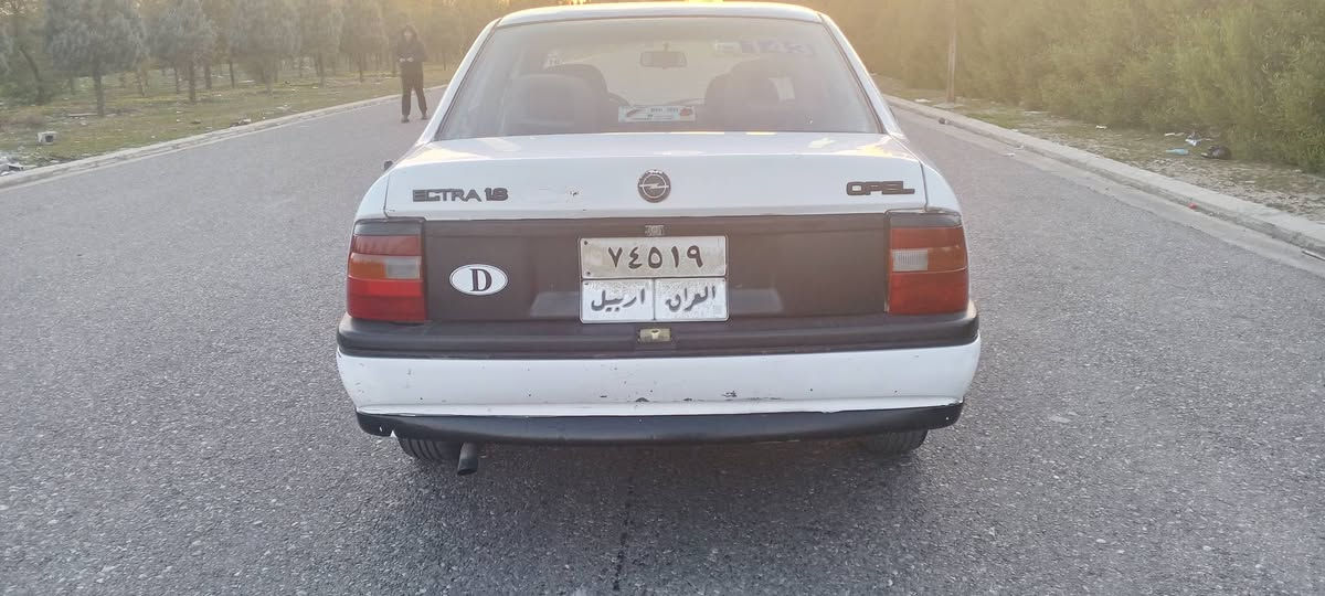 ئۆپل ڤیکترا 19‌92 مەکینە 18 گێرئۆتۆماتیك
گێر مەکینە تەقەو رەقە کارەبایی هەمووی بەشەرت
بۆیاغ تەنها چاملغێکی پشتەوەی گۆڕاوە
سەنەوی بەسەرچووە تحویل و غرامەی بەشەرت
سعر 32وەرەقە و مەجال
***********  کورک و واتساب أربيل, العراق
