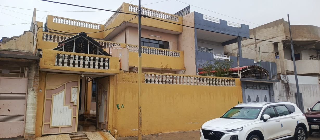 دار للأيجار مساحة 220متر في حي المغرب طابقين كاشي وسيراميك وسقوف ثانوية أربع غرف نوم وهول ومطبخ وصحيات واستقبال وكراج سياره مكتب دار الأمين للعقار *********** ***********
