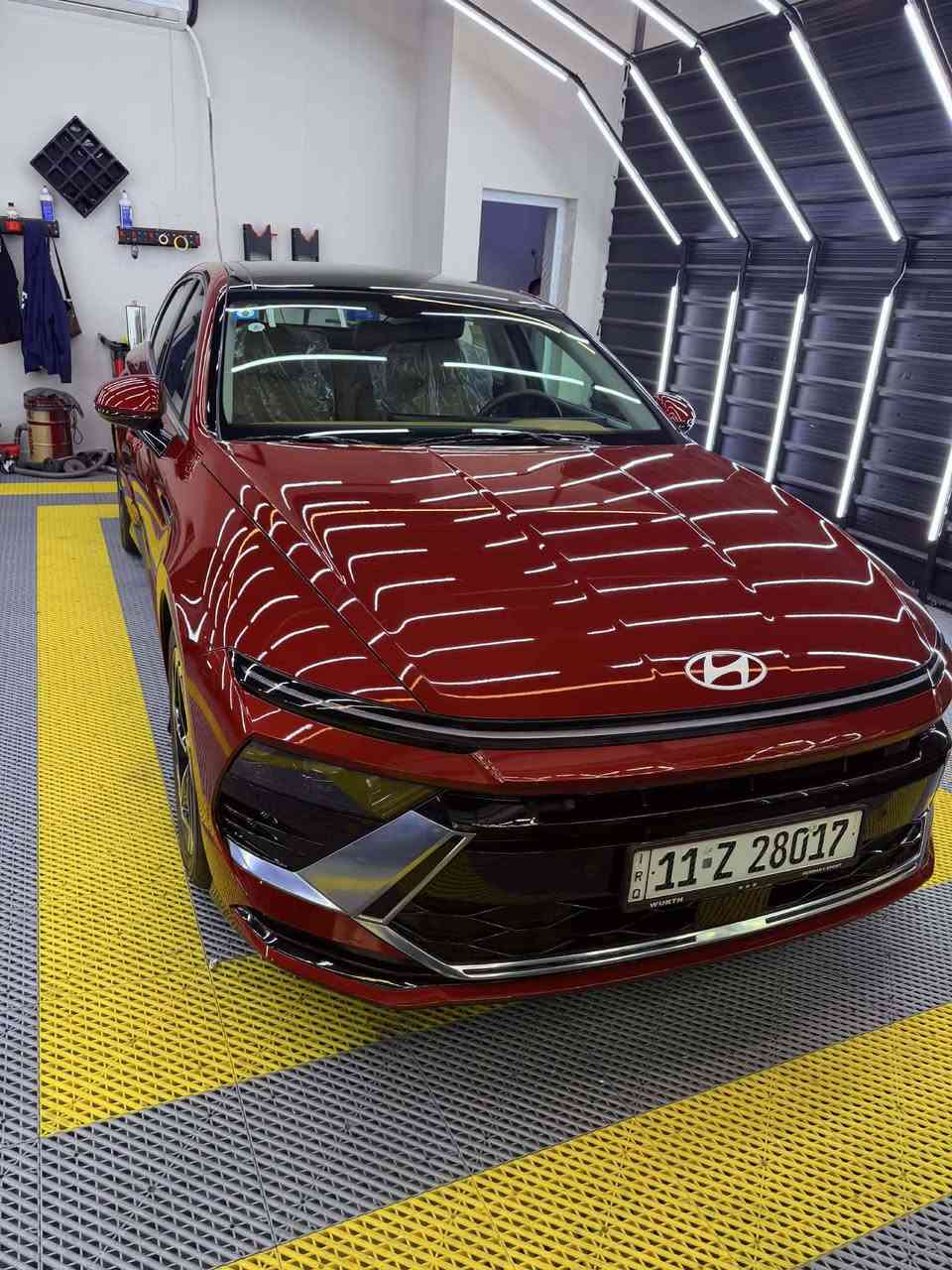 هونداي سوناتا 2025 
HYUNDAI Sonata 2025 

◀️ مرقم بغداد / حره باسمي التحويل ثاني يوم

🚘 خليجي 

🚘 ماشية 20 الالف كيلو 

🚘 موديل 2025

⚙️ حجم المحرك 4cylinder 2.5L

⚙️ مرتبط بناقل حركة أوتوماتيك 

⚙️ يبلغ عزم الدوران 245 نيوتن/ متر 

🐎 بقوة 191 حصان 🐎🐎

🔑 مفتاح التشغيل بصمة 

🔑 تشغيل عن بعد 

🪟 بانوراما  

🚗 دفع ثنائي FWD 

‼️ اريل نفكيتر 

📍حساسات أمامية 

📍حساسات خلفية 

💡لايت زينون + LED متصل 

🔦️ بك لايت LED متصل 

🚘 قبضات أبواب من الألمنيوم

🚘 دخول بصمة ذكي 

🛞 حجم الاطار 235/45R18

🛞 ويل كب 18

🛞 4 دسك

🛞 حساسات ضغط الاطارات 

✨️ اشارة في المرايا الجانبية 

✨️ المرايا قابلة للطي كهرباء 

🎈عدد AIR BAG 2

🚗 هاند بريك كهرباء 

🚗 ا ABS 

🖥 دشبول شاشة ديجيتال متصل 

🖥 شاشة Apple Car play 

📷 كاميرا دوارة 

💡الانارة الداخلية LED 

⭕️ مقود جلد حياكة 

⭕️ شفتات مقود 

🛣 مثبت السرعة Cruise 

🎶 المودات والاوامر الصوتية 

🎶ا Bluetooth    

🔋شاحن هاتف Wireless 

⚡️مخرج منفذ الطاقة 

🔍فحص نظام السيارة 

💺تتسع المقصورة ل 5 ركاب

💺المقاعد جلد قرميدي 

💺حركة المقاعد الأمامية كهرباء 

👶 مثبت مقعد الطفل ISOFIX 

‼️ المرآة الوسطية أوتو دم 

❄️ تبريد شاشة مناخين منفصلين 

❄️ قطعتين تبريد 

🚘 أوضاع القيادة Drive Mode 

🚘 أوتو هولد Auto Hold  

⛷️ نظام مانع الانزلاق  

🚘 تطعيم الدواخل ألمنيوم 

🚘🚘 ضمان لمدة ثلاث سنوات أو 60,000 km 🚘🚘

السيارة مكفولة كفالة عامة 

اي ستفسار اتصل ***********

مكان السيارة الأنبار فلوجه

السعر 258 و بيها مجال بسيط
