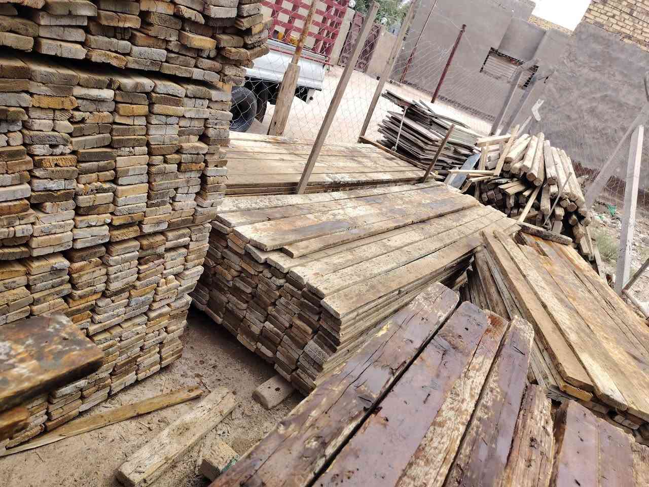 لوح للبيع 4متر المكعب 450 الف +بقار +مقاصیر لوح +سير مقاصير = اتصال *********** العنوان الحله المركز
