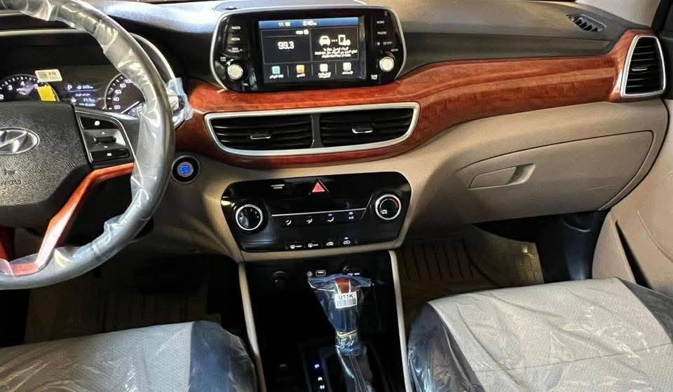 #hyundai_هيونداي توسان 2020 خليجي 
🔺🍁🍁🔺
مكفولة كفالة عامة من صبغ حتى الدعاميات 
مكفولة من صبغ محرك ٢٠٠٠ بصمة 
جلد كشنين كهرباء مرايات كهرباء كاميرا 
شاشة تحكم استيرن حساس خلفي وامامي 
لد أمامي وخلفي تبريد قطعتين دبل ايرباك 
ماشيه ٤٦ رقم دولي بغداد 
سنوية جديدة ٢٠٣١ 
سيارة جديدة وجاهزه كلها على وضع الشركة 
تخم تاير جديد باتري جديد
رقم صاحب السيارة ***********
العنوان بغداد ناحيه الوحده
