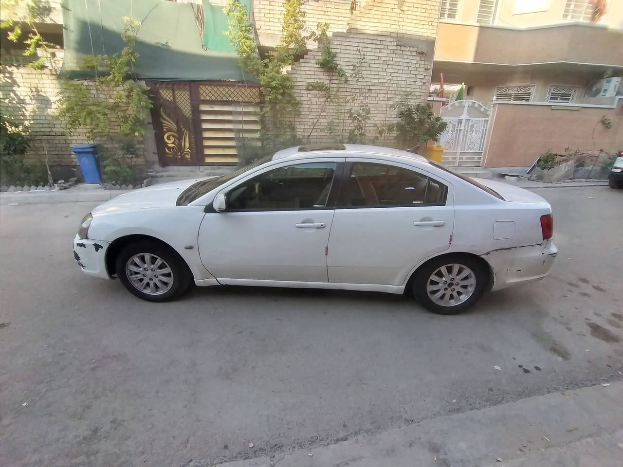 السلام عليكم من رخصة المسؤل متسوبيشي كالانت موديل ١١ أمريكي كير محرك كامري حجم ٢٢٠٠ تبريد ثلج غرفه نظيفه كهرباء كل شغال حتى السلايت تحتاج حداديه خلفيه والباقي الكشر شوف العين وشواصي مكفول بسمي سنويه انكليزي مكان بغداد السعر ٦٥ بي مجال للستفسار ***********
