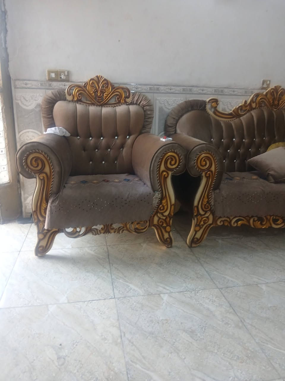 السلام عليكم تخم١٠مقاعد نضيف مابي ضررالسعر٣٥٠ بل زعفرانيه ***********
