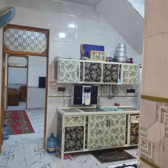 بسم الله الرحمن الرحيم بيت للرهن المساحه 100 متر طابق ونص سعر الرهن 20 حي النداء شارع مجمع بيتي عمود 54 قرب شارع 60 يحتوي على غرفتين +صاله+مطبخ+استقبال+حمامات خارجيه وداخليه للاستفسار ***********
